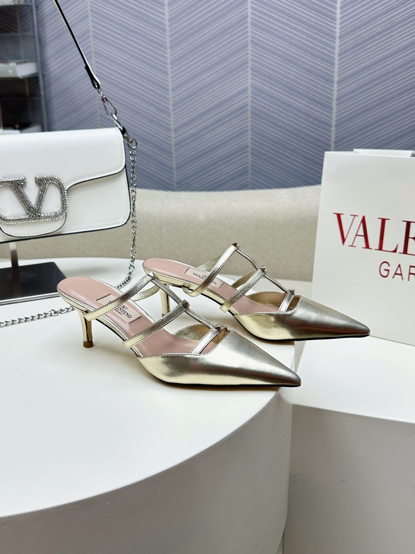 ROCKSTUD WISPY GOLD CALFSKIN MULE 60MM - 34