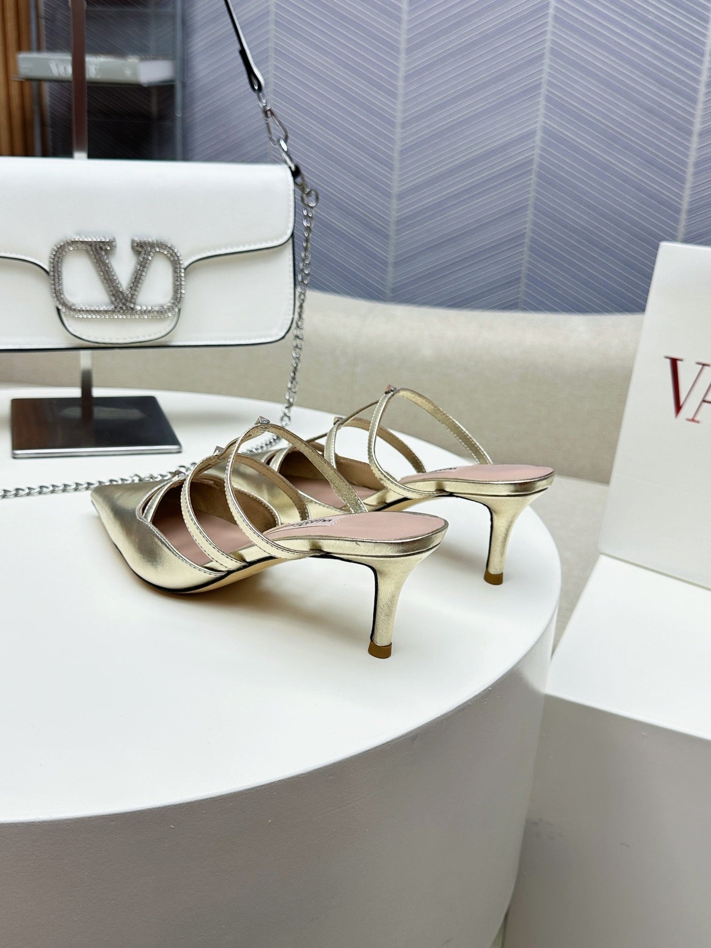 ROCKSTUD WISPY GOLD CALFSKIN MULE 60MM - 34
