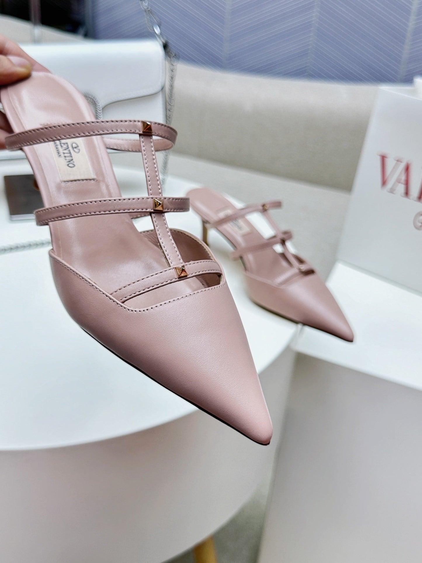 ROCKSTUD WISPY CREPE PINK CALFSKIN MULE 60MM - 34