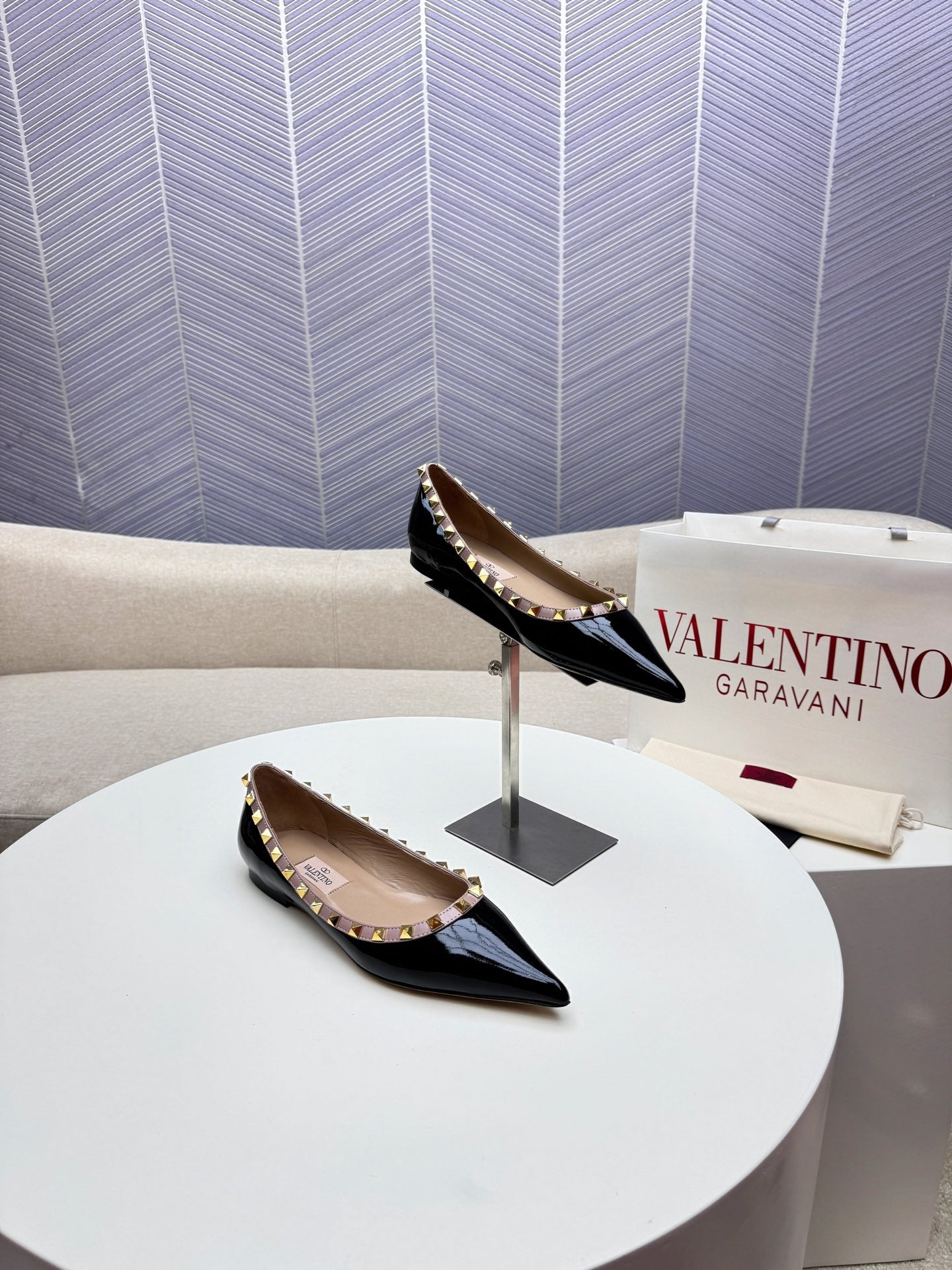 ROCKSTUD FLAT PUMP IN BLACK CALFSKIN - 34