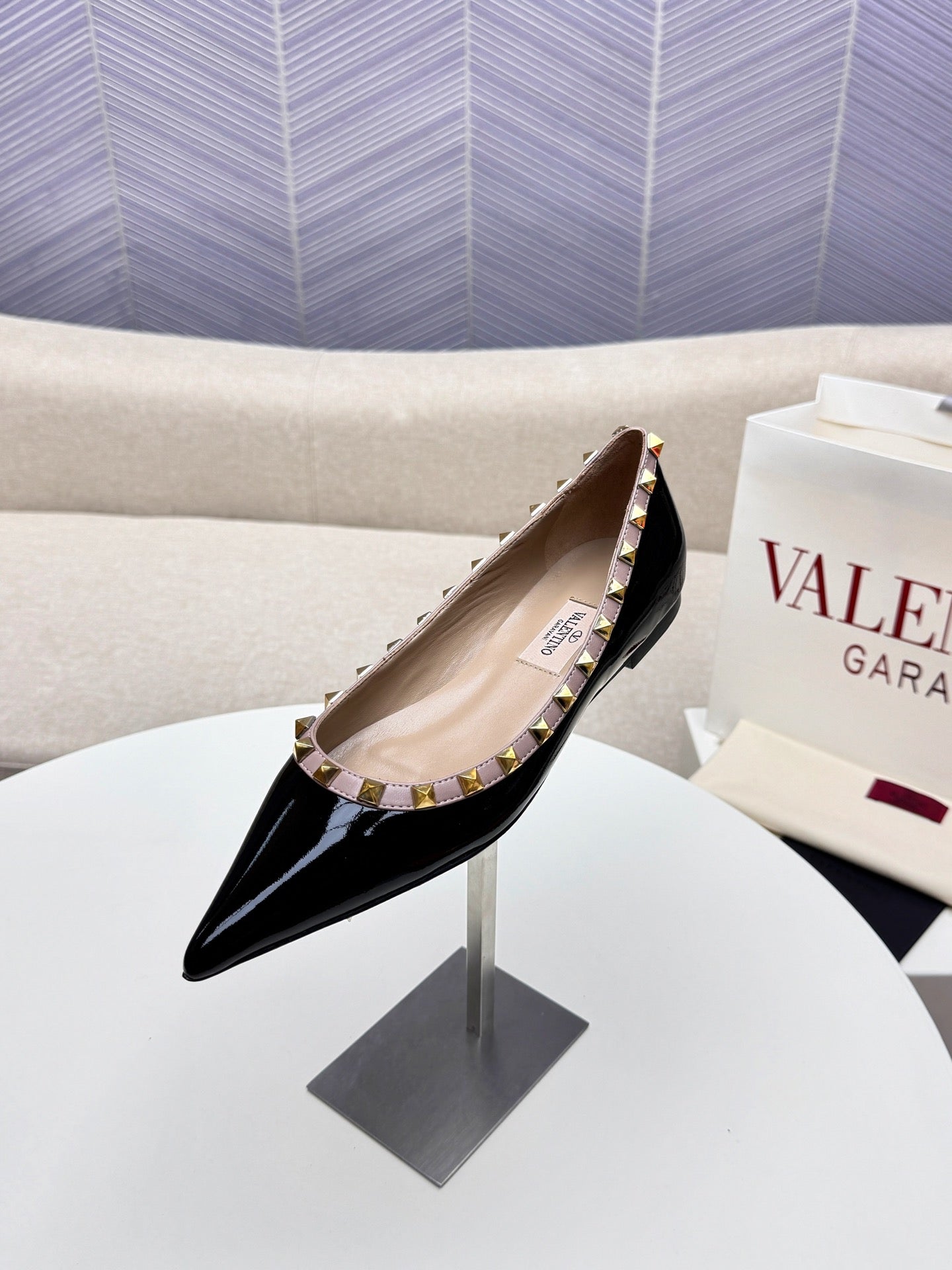 ROCKSTUD FLAT PUMP IN BLACK CALFSKIN - 34