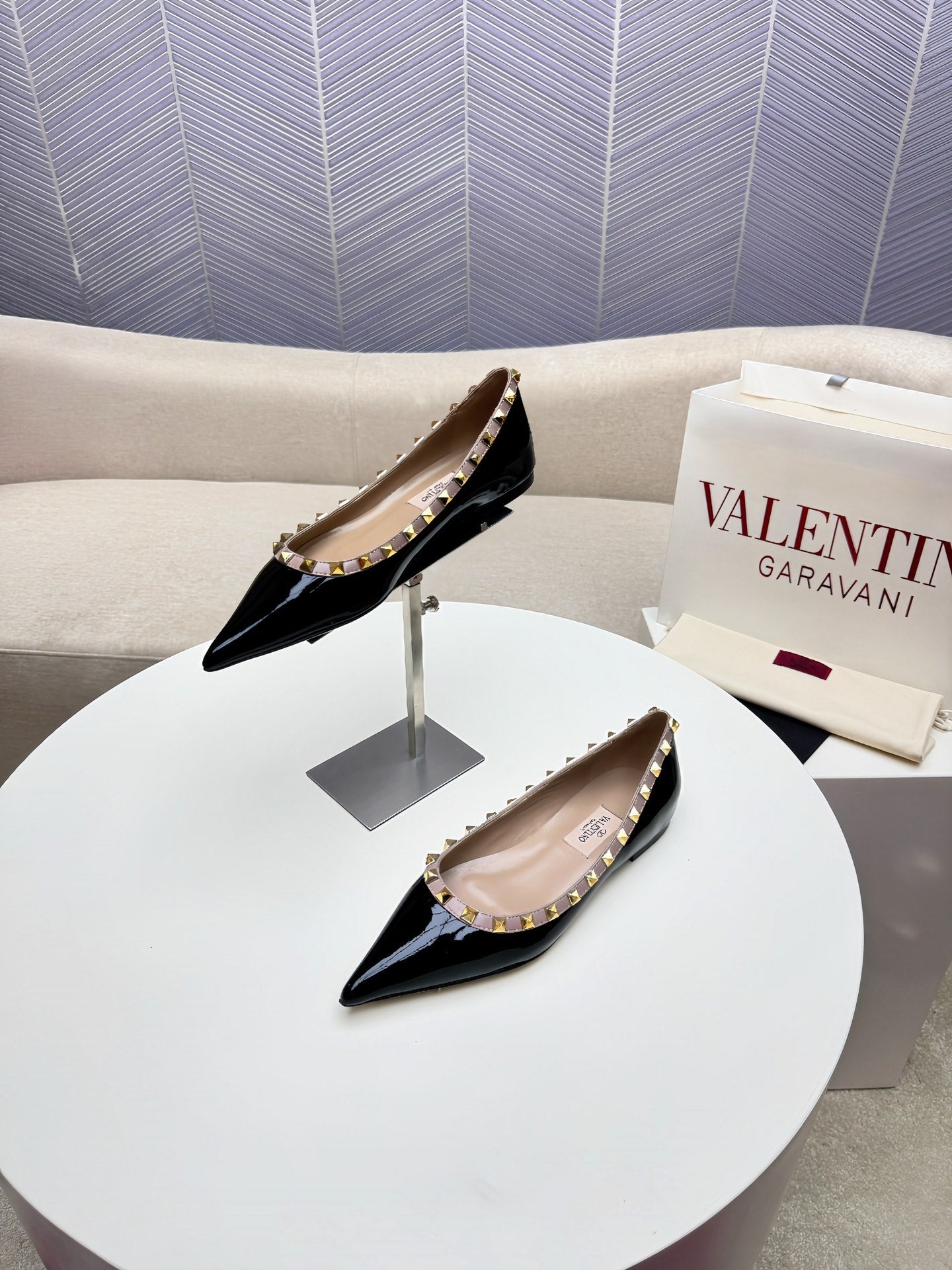 ROCKSTUD FLAT PUMP IN BLACK CALFSKIN - 34