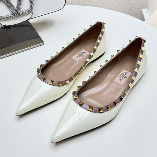 ROCKSTUD FLAT PUMP IN WHITE CALFSKIN - 34