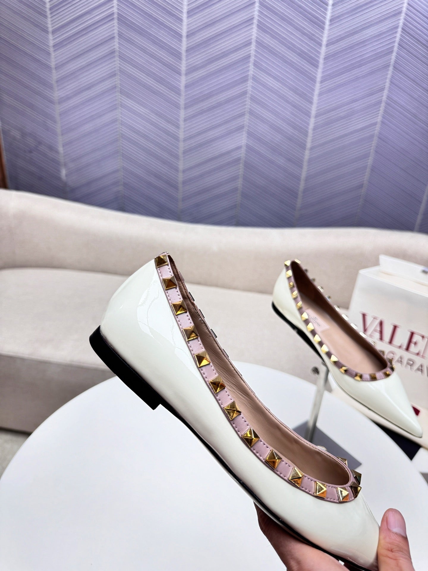 ROCKSTUD FLAT PUMP IN WHITE CALFSKIN - 34