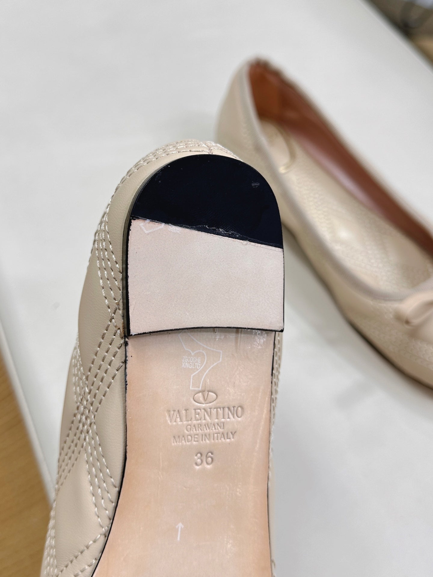 VLTN CLASSIC BALLET FLATS 25S IN LIGHT BEIGE CALFSKIN WITH BOW - 35