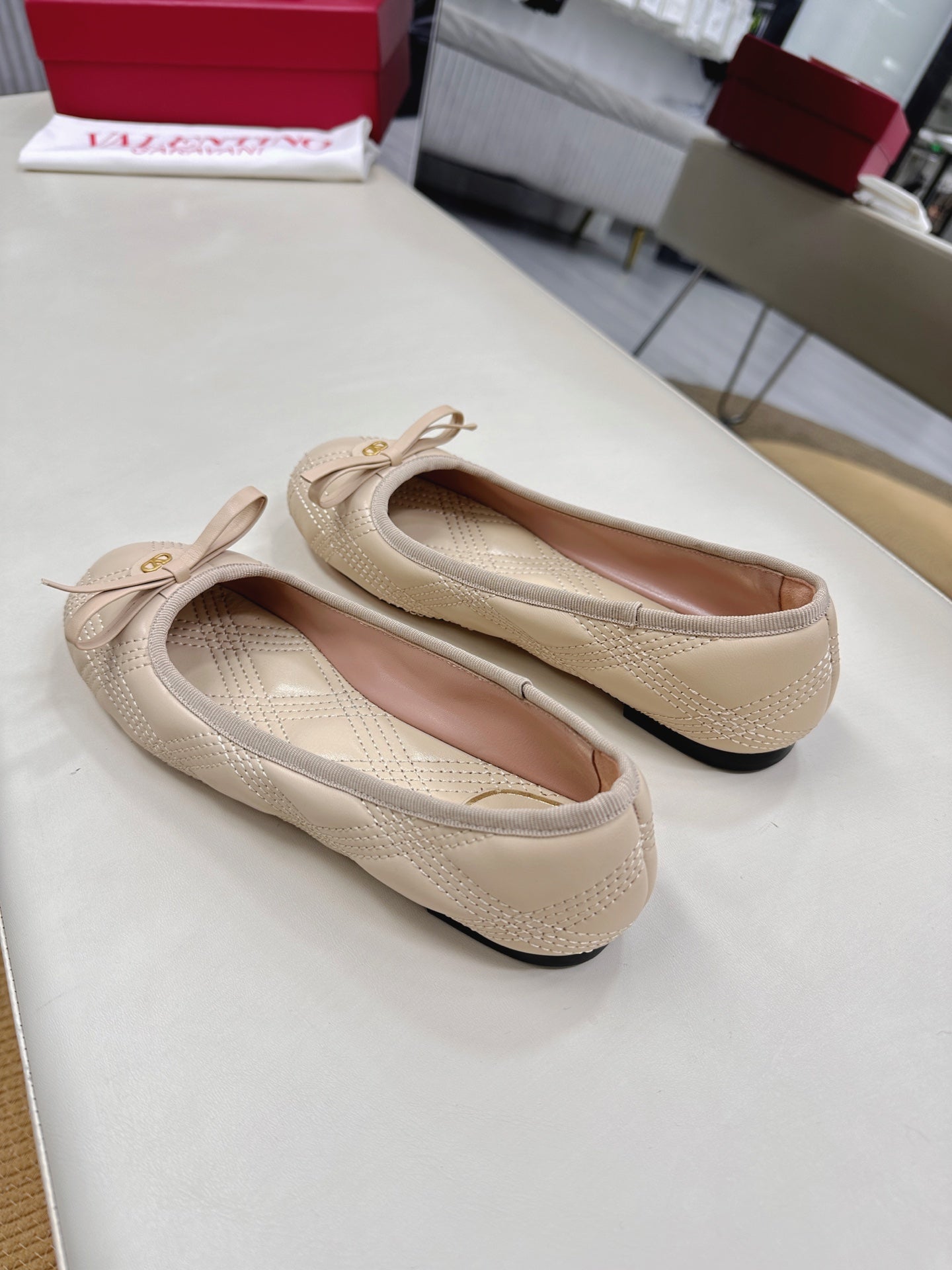 VLTN CLASSIC BALLET FLATS 25S IN LIGHT BEIGE CALFSKIN WITH BOW - 35