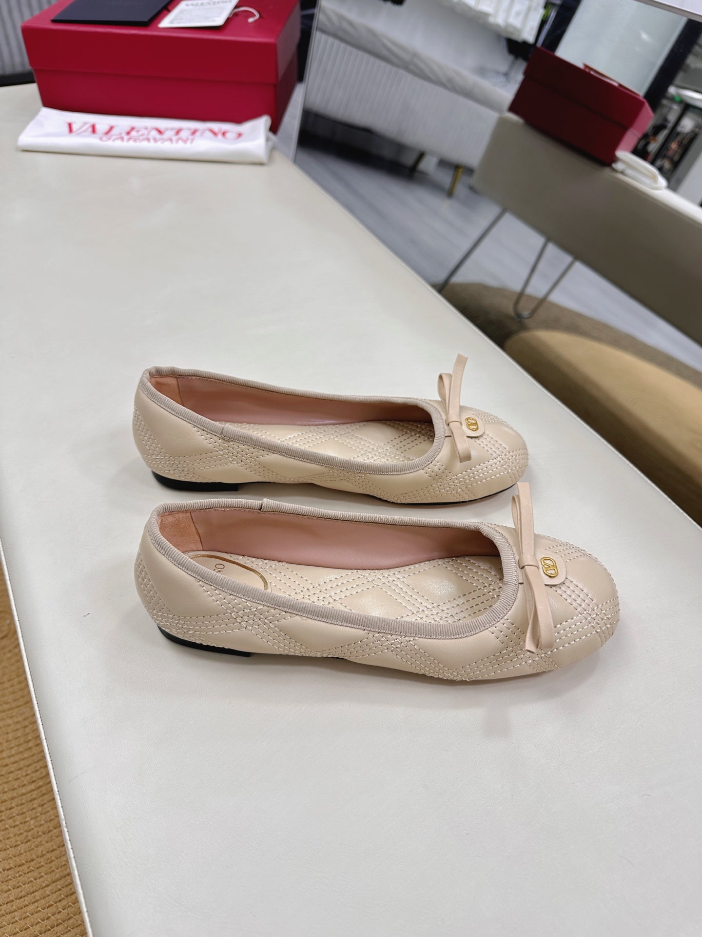 VLTN CLASSIC BALLET FLATS 25S IN LIGHT BEIGE CALFSKIN WITH BOW - 35