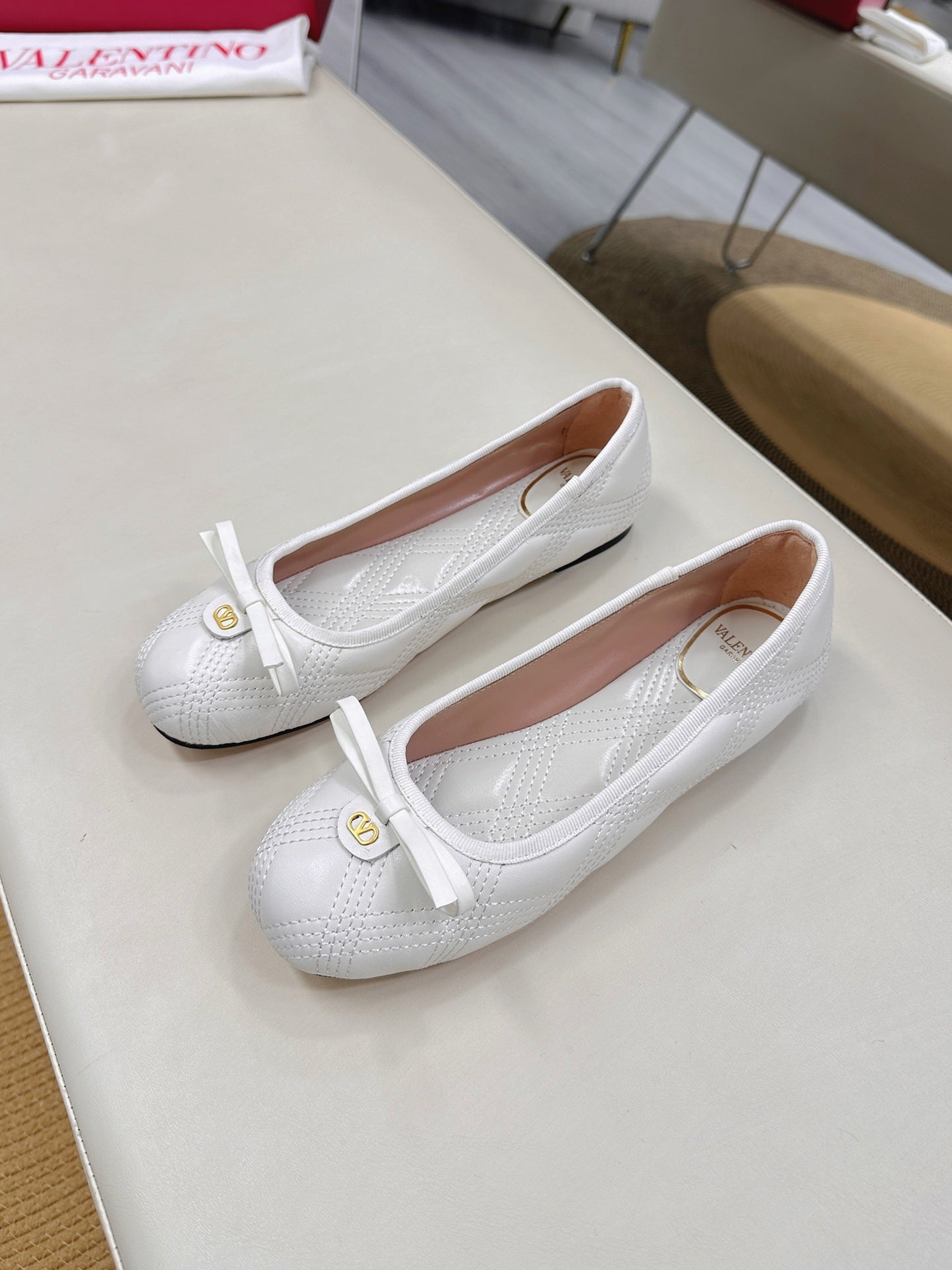 VLTN CLASSIC BALLET FLATS 25S IN WHITE CALFSKIN WITH BOW - 35