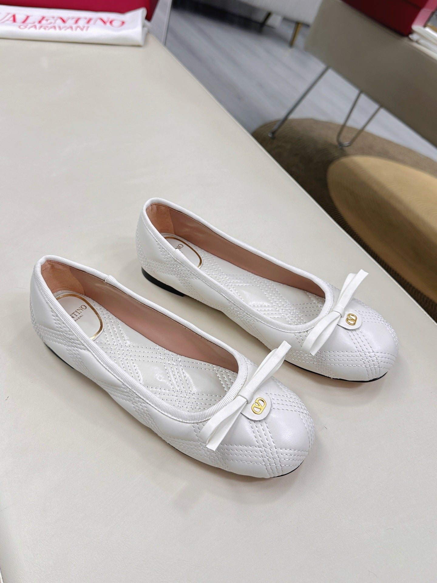 VLTN CLASSIC BALLET FLATS 25S IN WHITE CALFSKIN WITH BOW - 35