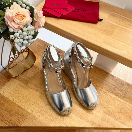 ТУФЛІ-ТАНКЕТКИ VALENTINO 26S З МЕТАЛІЗОВАНОЇ ТЕЛЯЧОЇ ШКІРИ СРІБНОГО КОЛЬОРУ