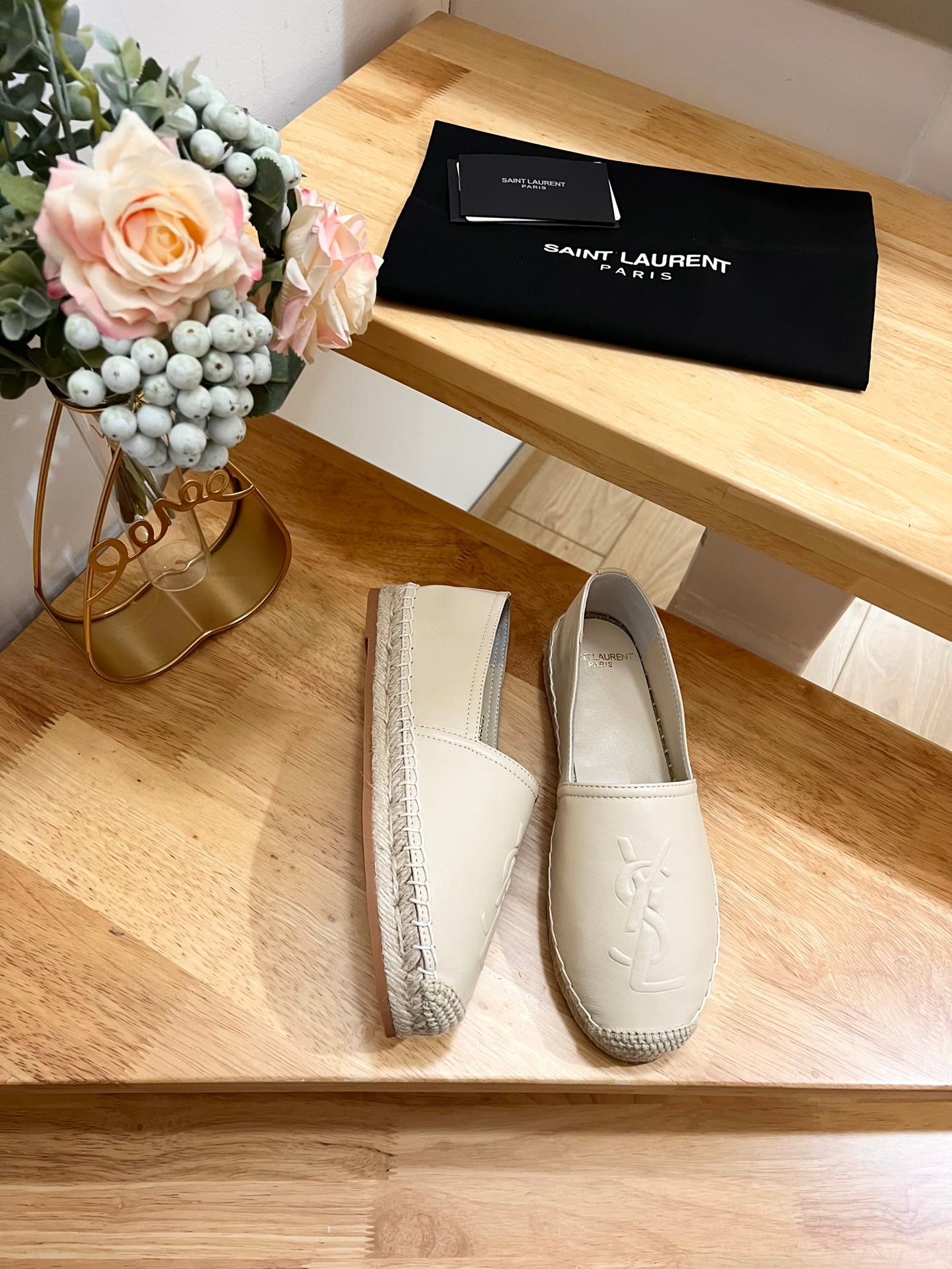 SL YVES EMBOSSED LOGO SLIP ON CREAMY WHITE CALFSKIN - 35