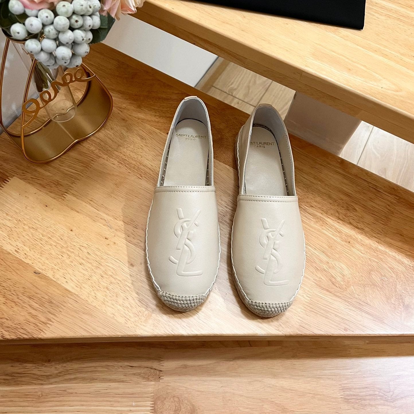 SL YVES EMBOSSED LOGO SLIP ON CREAMY WHITE CALFSKIN - 35