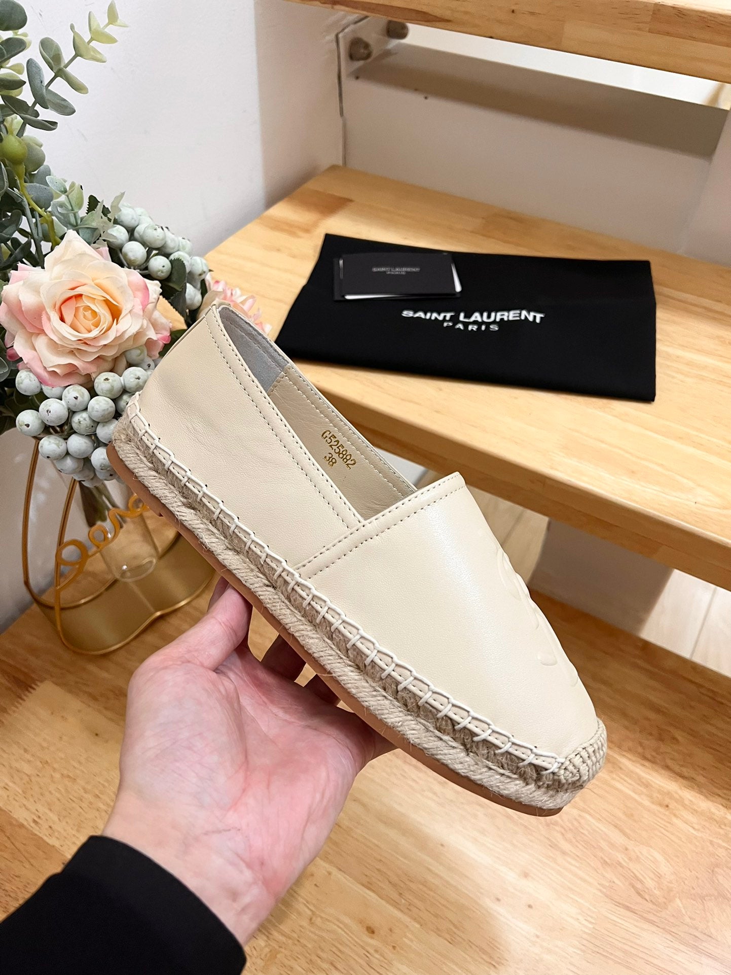 SL YVES EMBOSSED LOGO SLIP ON CREAMY WHITE CALFSKIN - 35