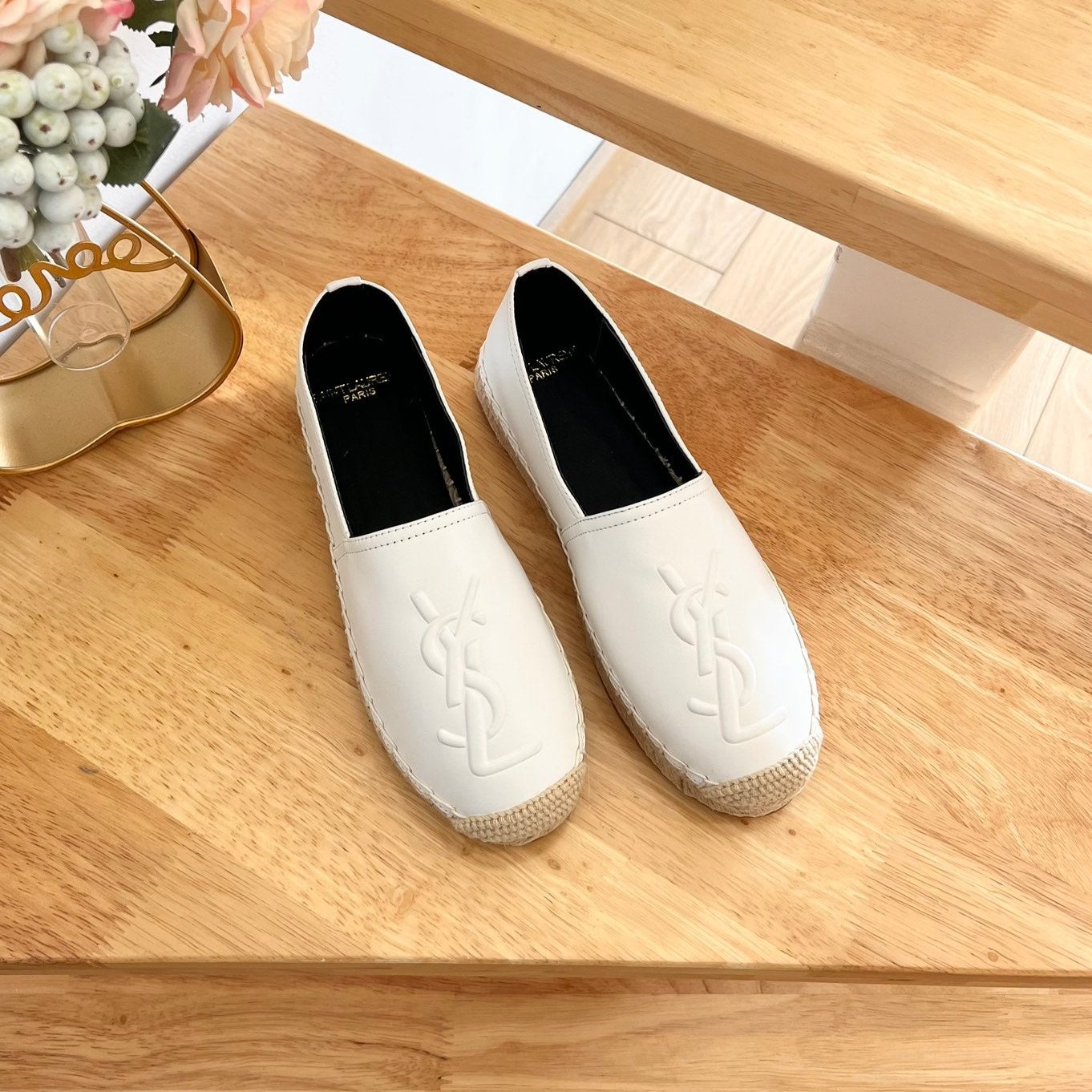 SL YVES EMBOSSED LOGO SLIP ON WHITE AND BLACK CALFSKIN - 35