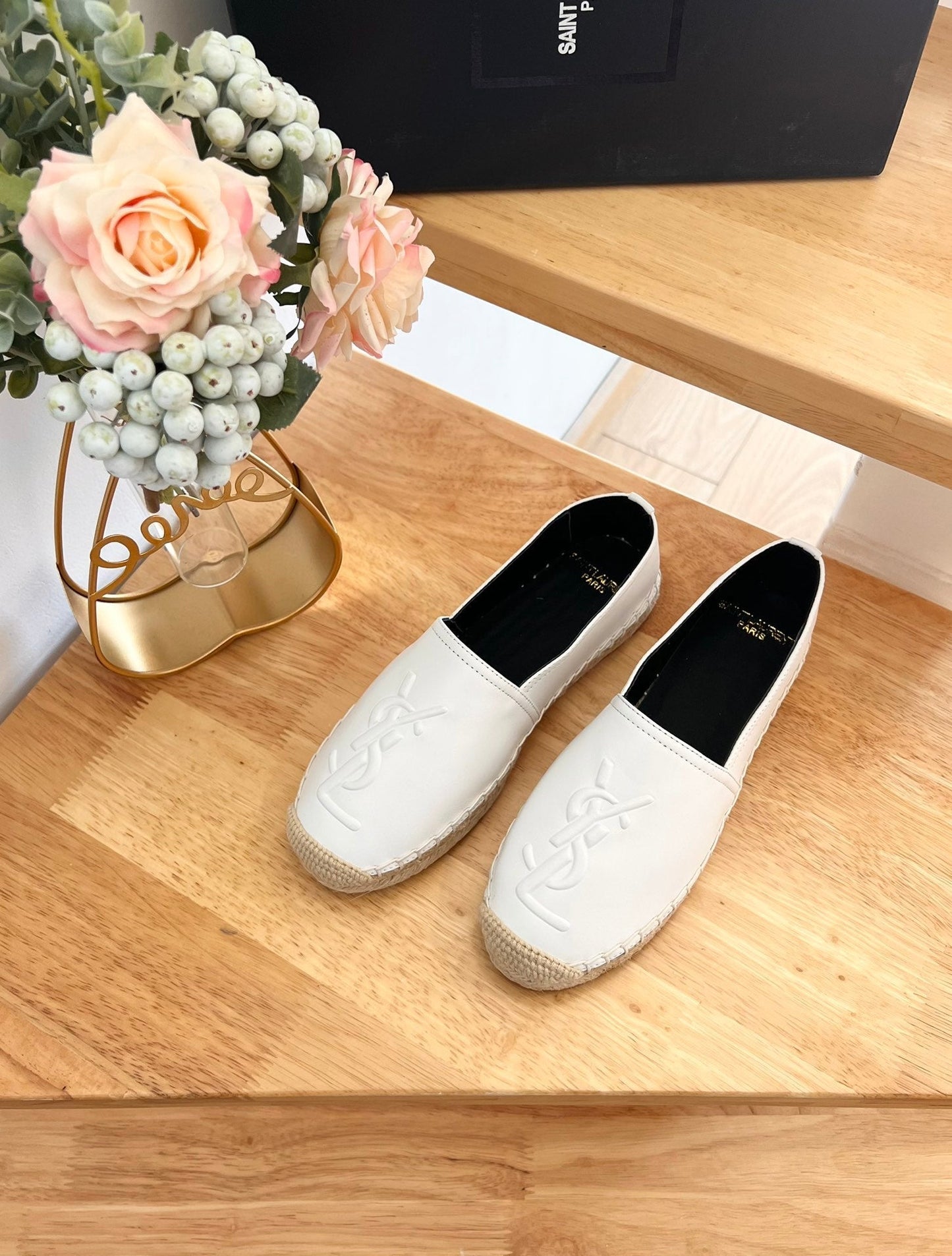 SL YVES EMBOSSED LOGO SLIP ON WHITE AND BLACK CALFSKIN - 35
