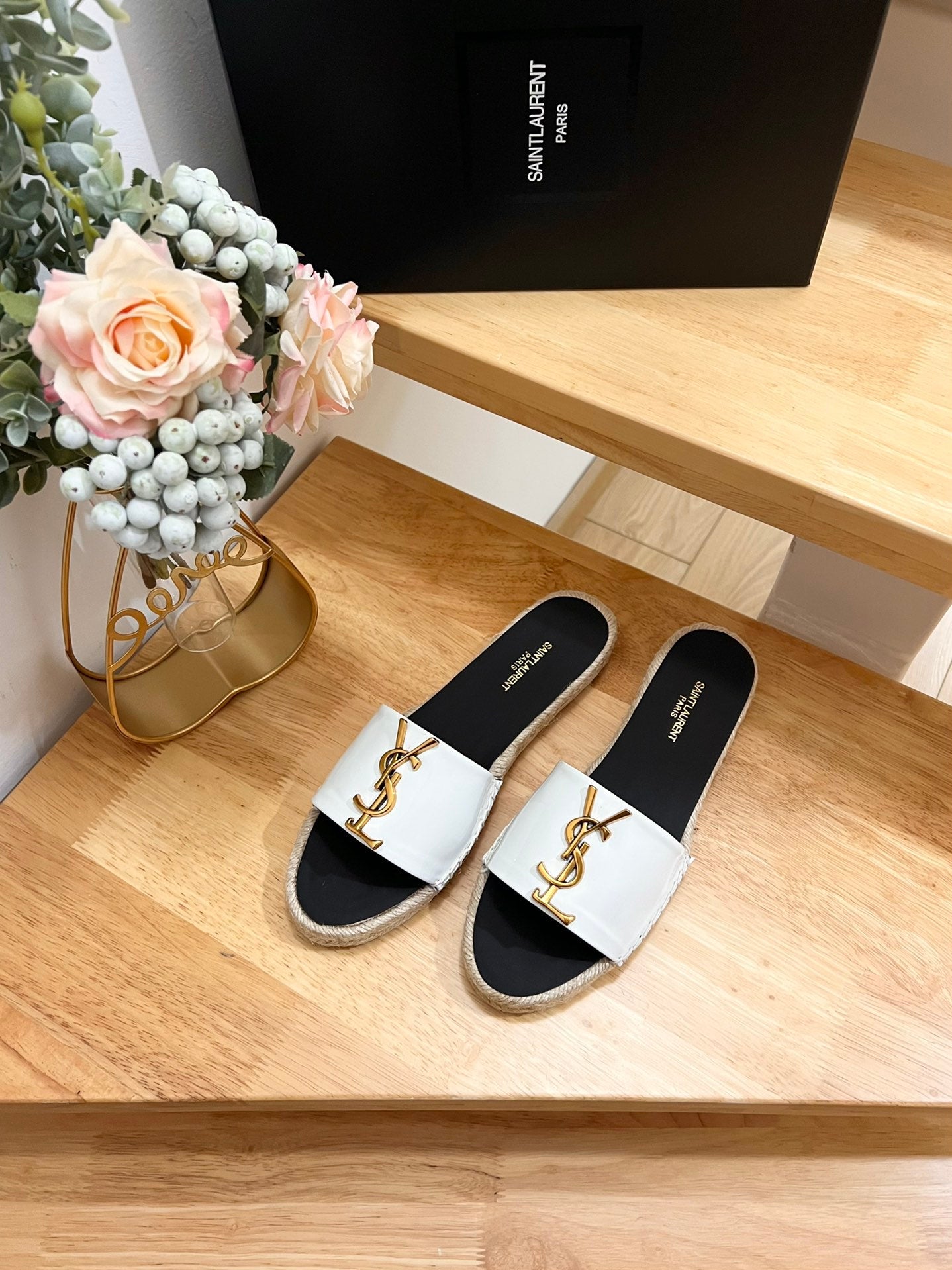 SL YVES LOGO SLIPPER BLACK AND WHITE CALFSKIN - 35