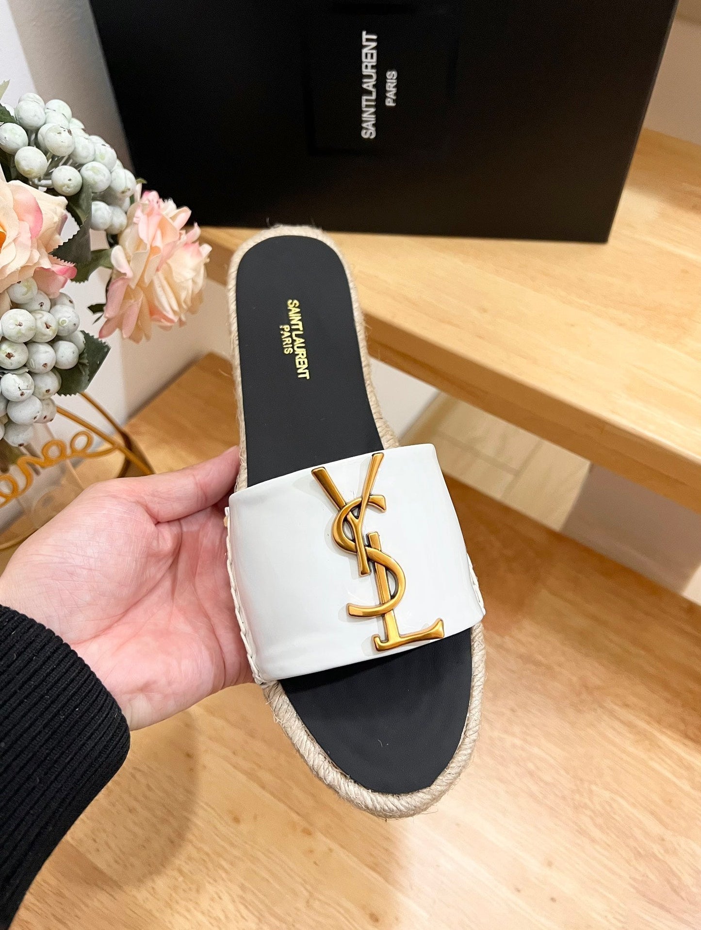 SL YVES LOGO SLIPPER BLACK AND WHITE CALFSKIN - 35