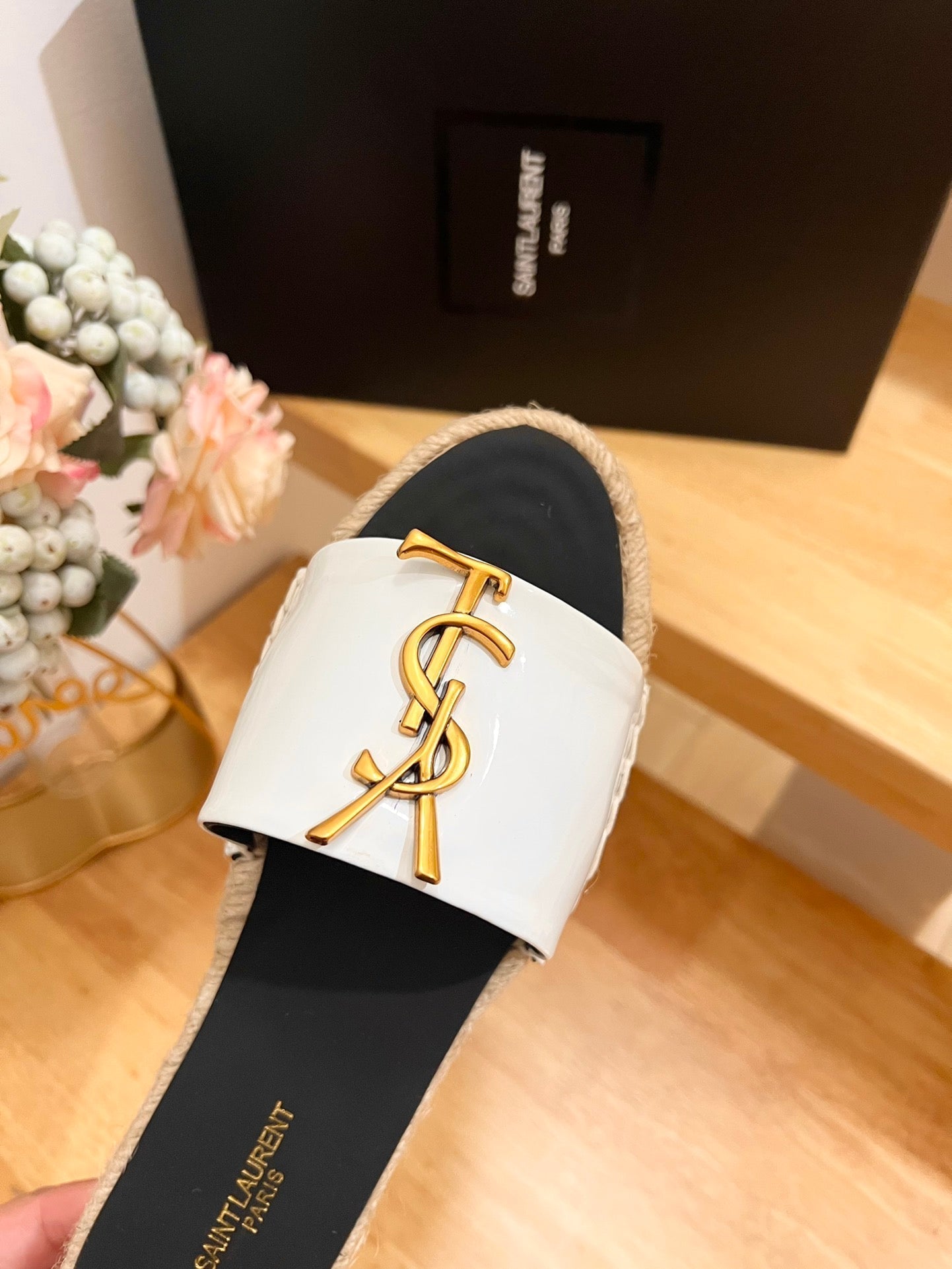 SL YVES LOGO SLIPPER BLACK AND WHITE CALFSKIN - 35