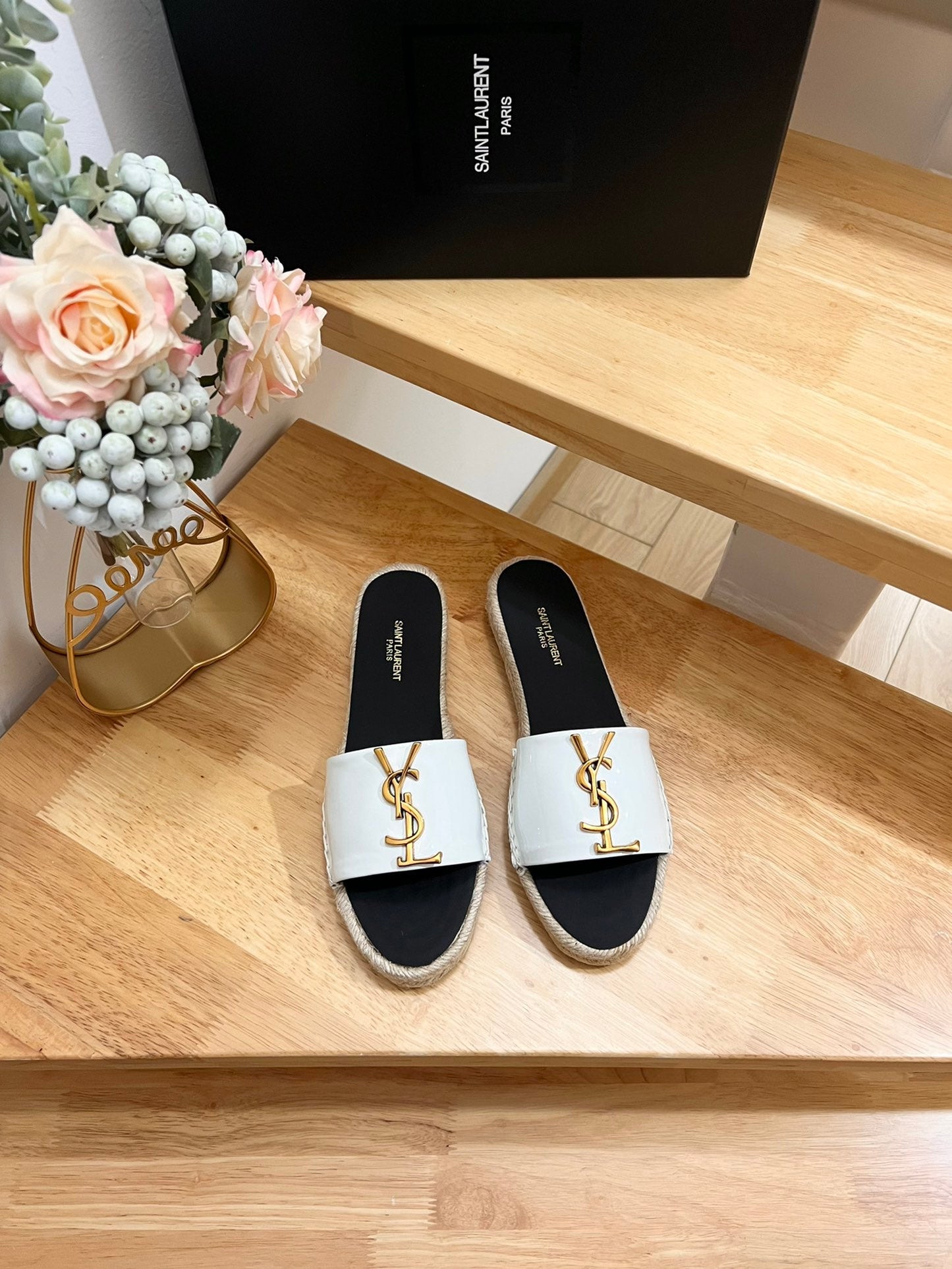 SL YVES LOGO SLIPPER BLACK AND WHITE CALFSKIN - 35