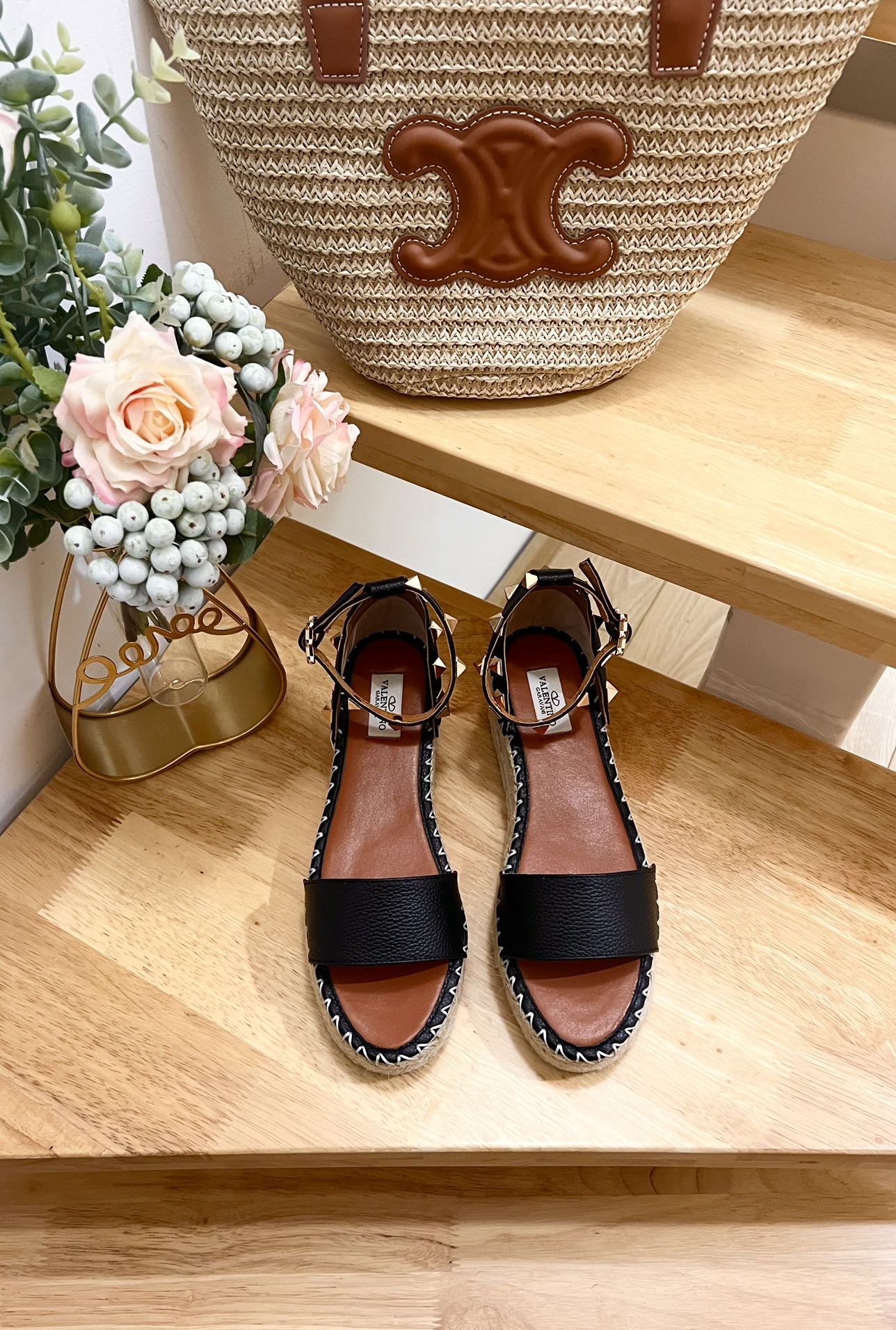 ROCKSTUD FLATFORM SANDAL IN BLACK CALFSKIN - 35