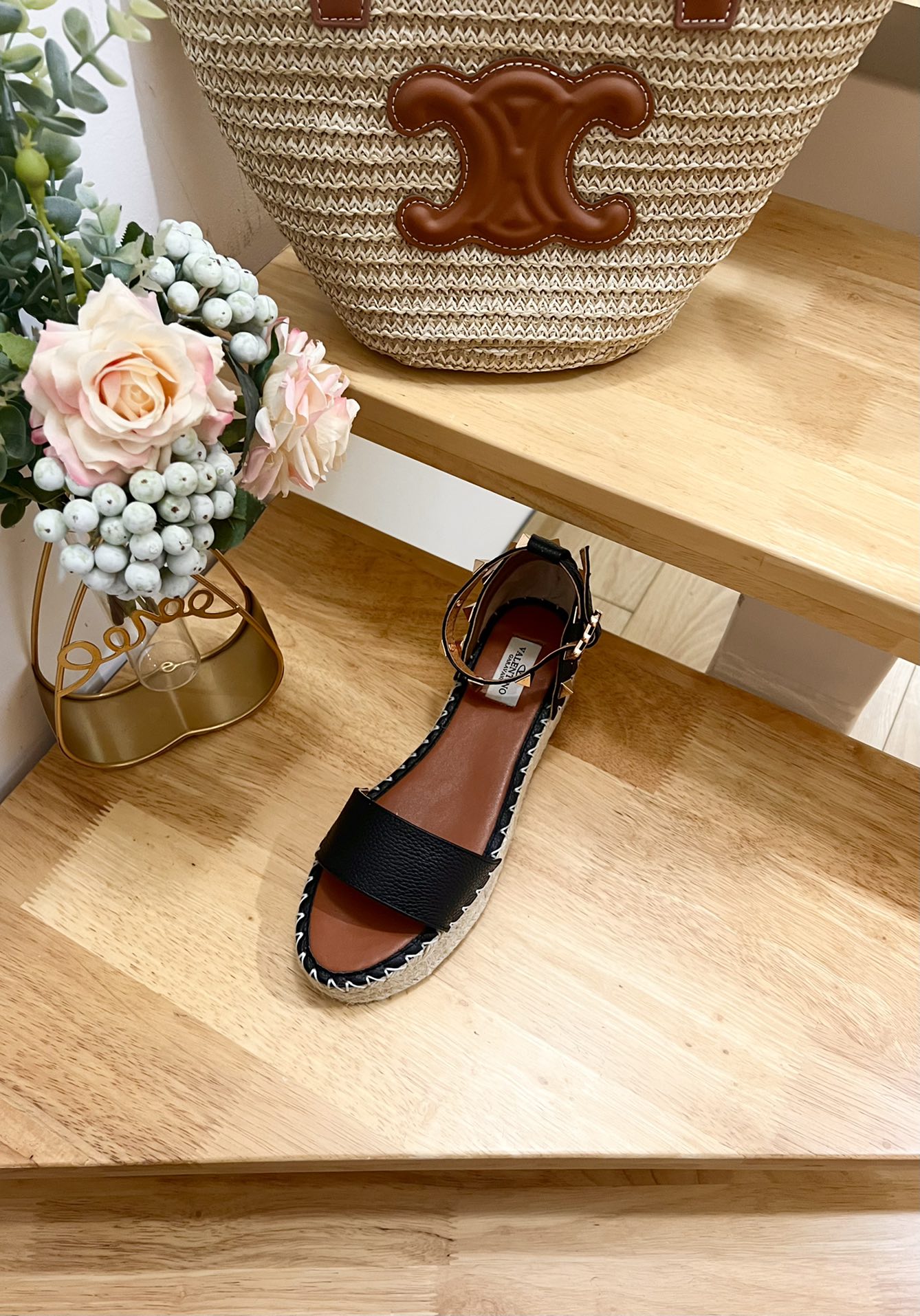 ROCKSTUD FLATFORM SANDAL IN BLACK CALFSKIN - 35