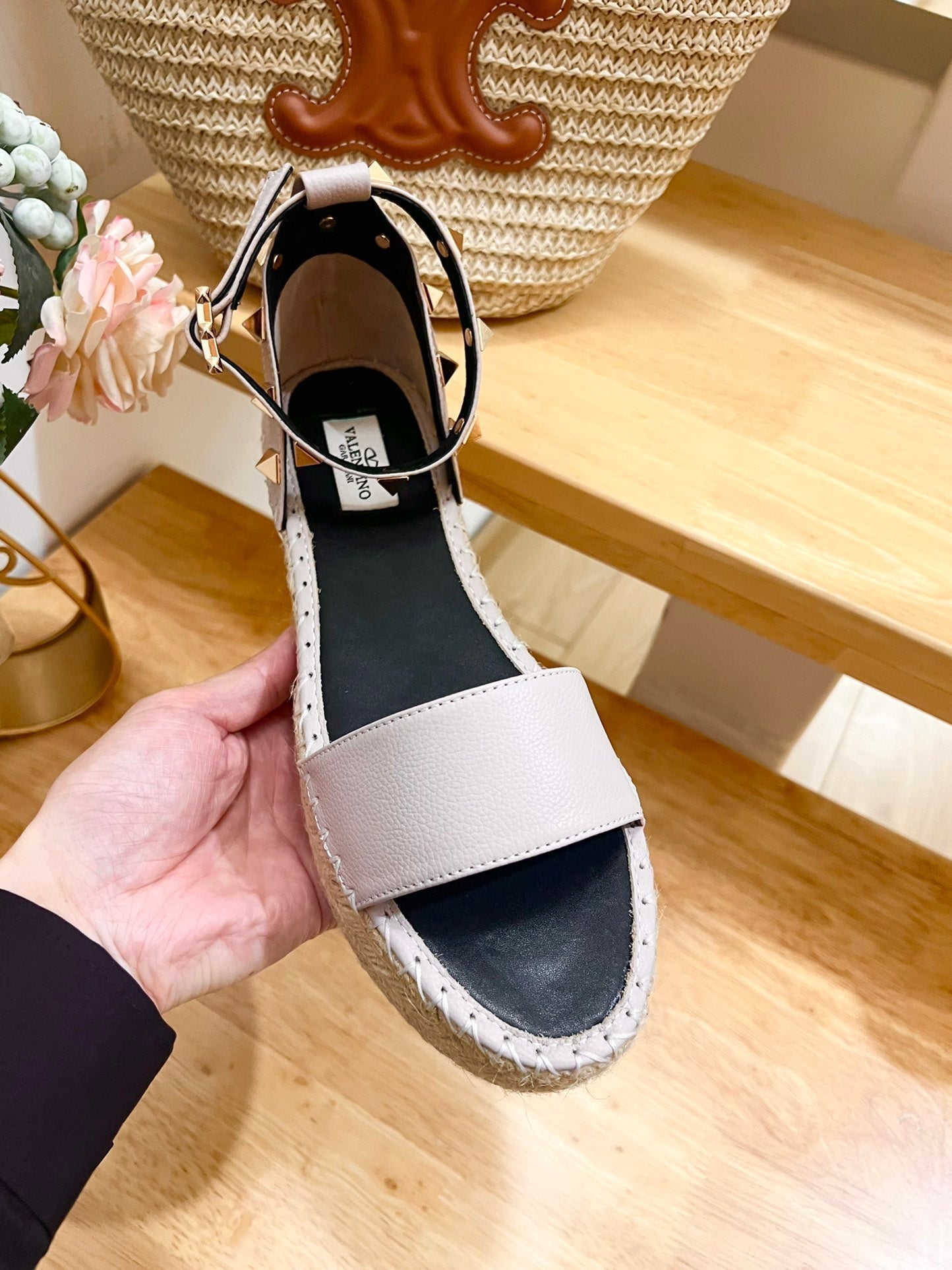 ROCKSTUD FLATFORM SANDAL IN SOFT PINK CALFSKIN - 35