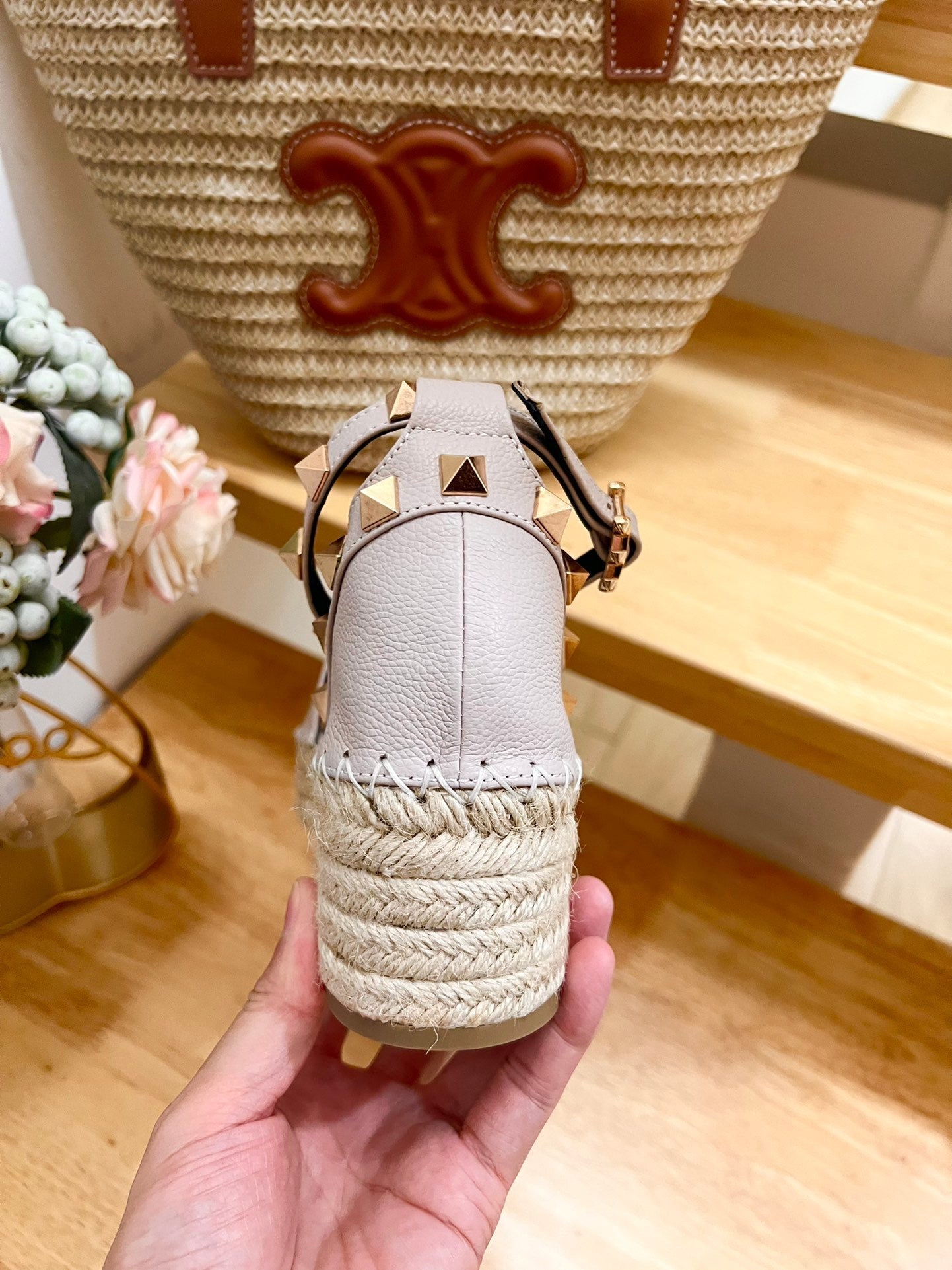 ROCKSTUD FLATFORM SANDAL IN SOFT PINK CALFSKIN - 35
