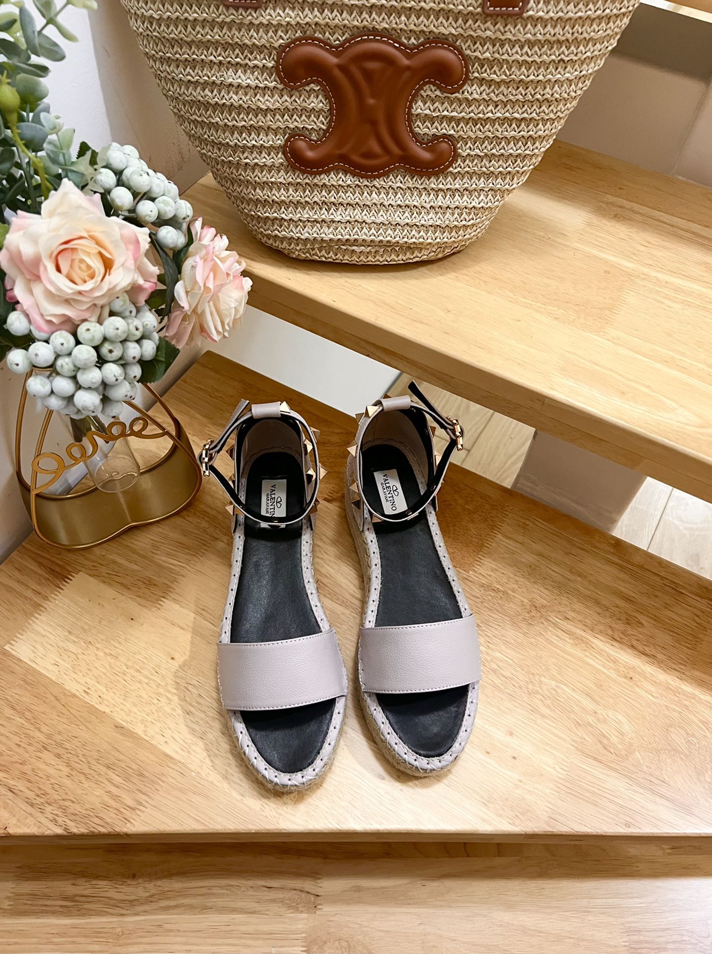 ROCKSTUD FLATFORM SANDAL IN SOFT PINK CALFSKIN - 35