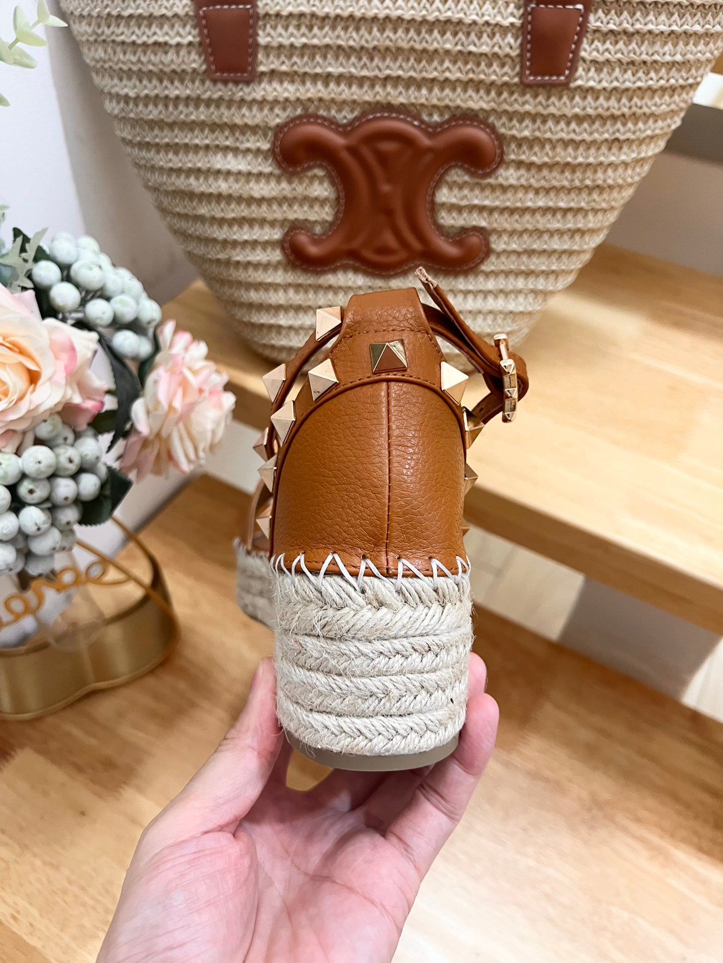 ROCKSTUD FLATFORM SANDAL IN CHOCOLATE BROWN CALFSKIN - 35