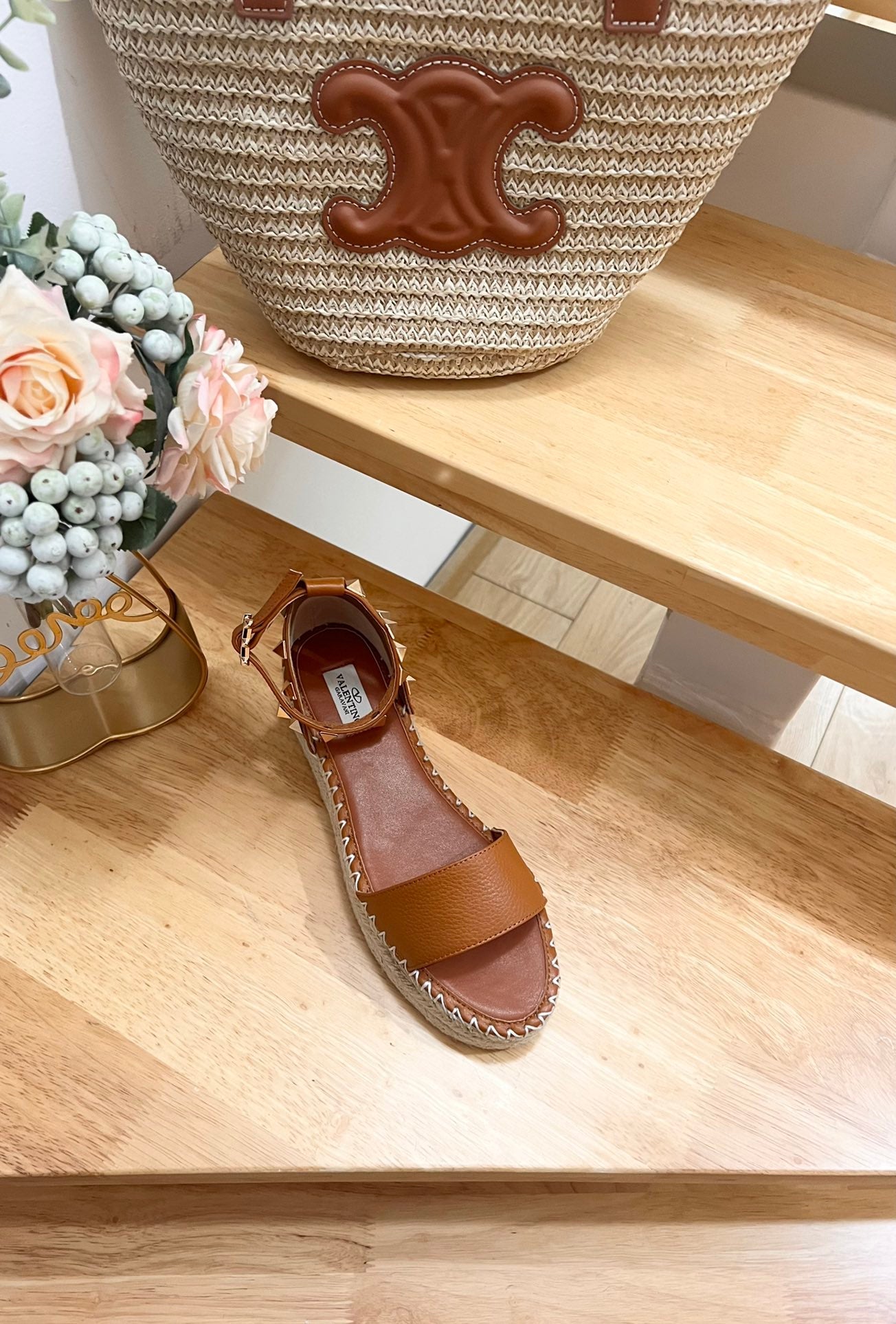ROCKSTUD FLATFORM SANDAL IN CHOCOLATE BROWN CALFSKIN - 35