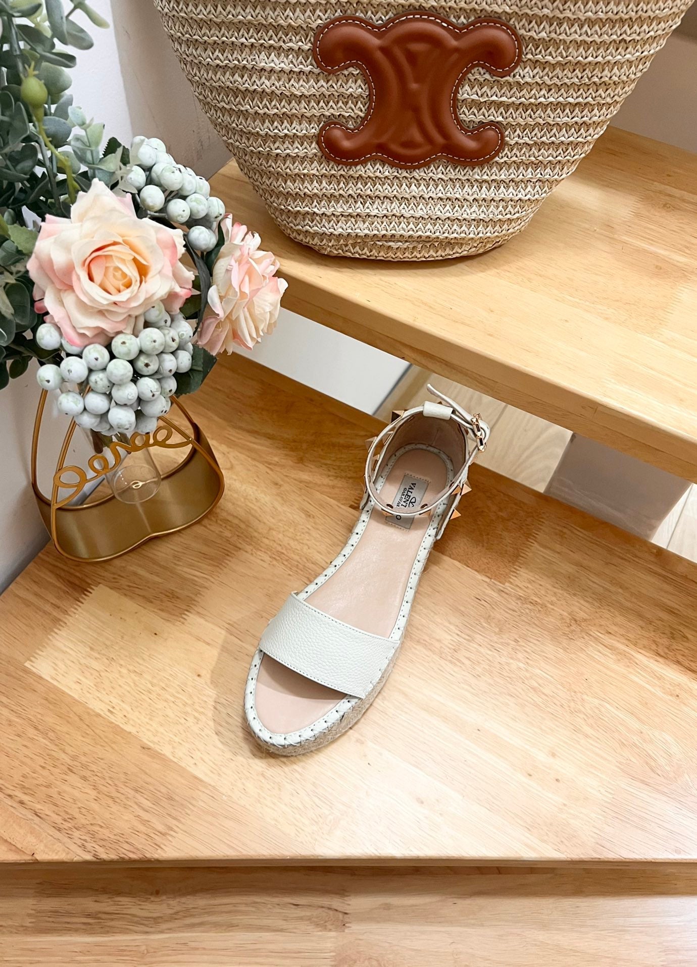 ROCKSTUD FLATFORM SANDAL IN WHITE CALFSKIN - 35