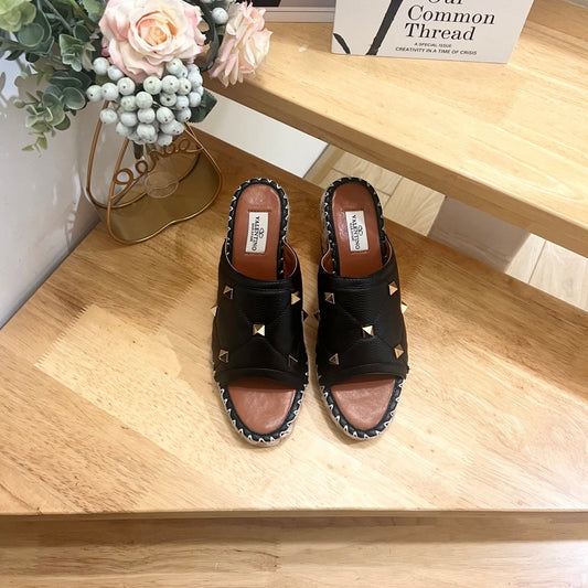 БОСОНІЖКИ VALENTINO 26S НА ТАНКЕТЦІ З ЧОРНОЇ ТЕЛЯЧОЇ ШКІРИ