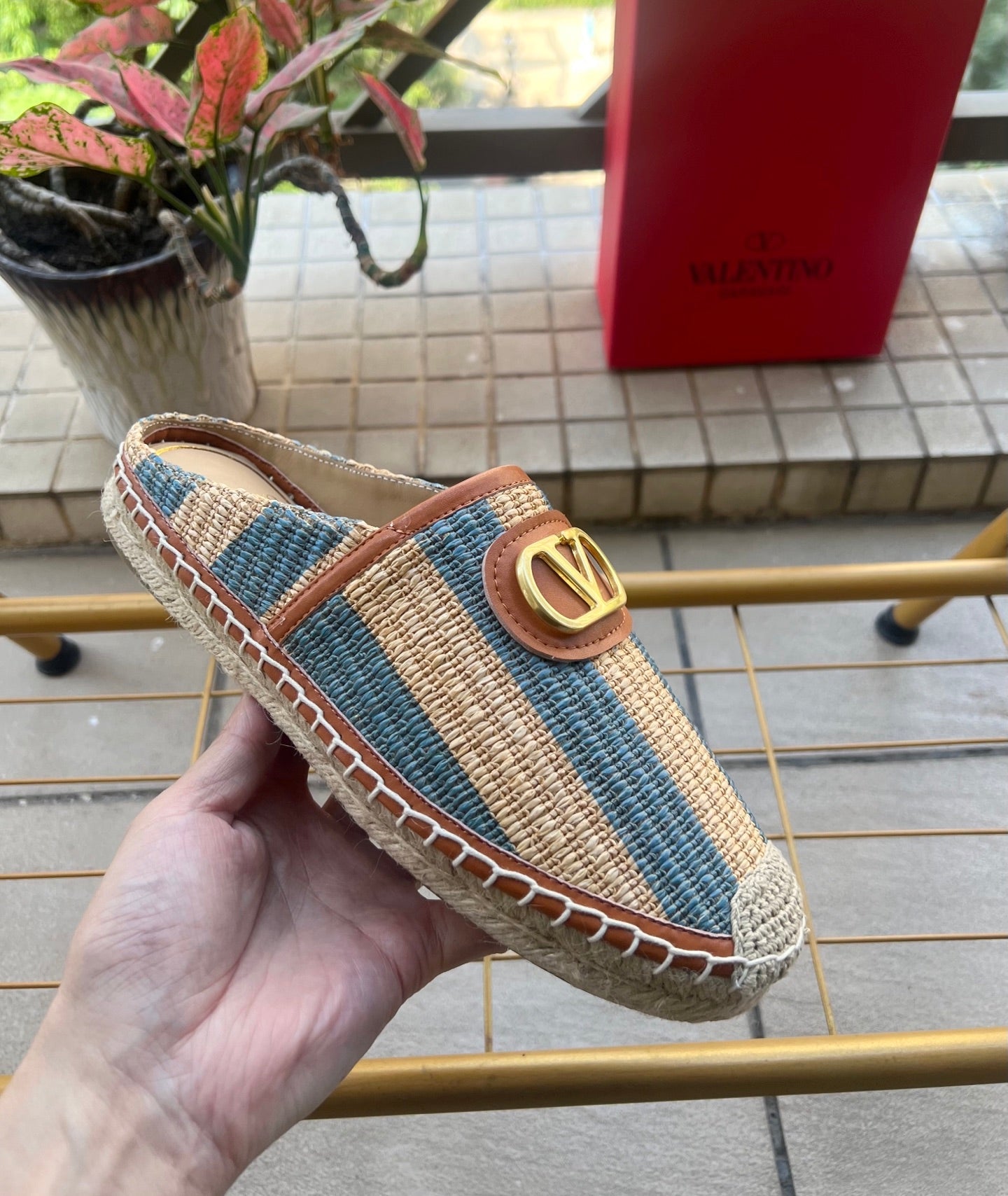 VALENTINO 26S ESPADRILLE MULES IN BLUE AND BEIGE RAFFIA
