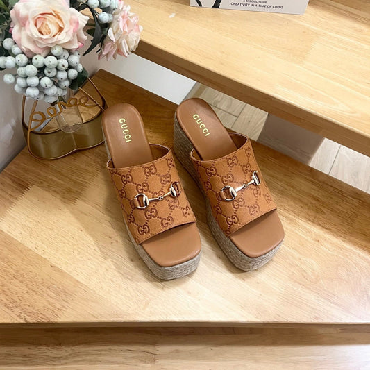 GUCCI 26S БОСОНІЖКИ НА ТАНКЕТЦІ 100 ММ ЗІ СВІТЛО-КОРИЧНЕВОЇ ЗАМШІ