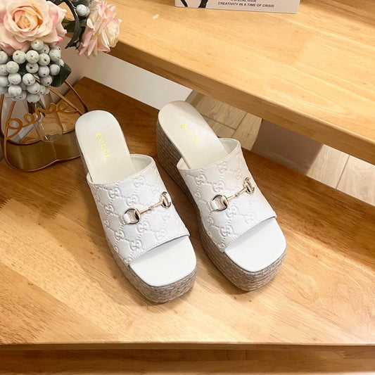 БОСОНІЖКИ GUCCI 26S НА ТАНКЕТЦІ 100 ММ, БІЛА ЗАМША