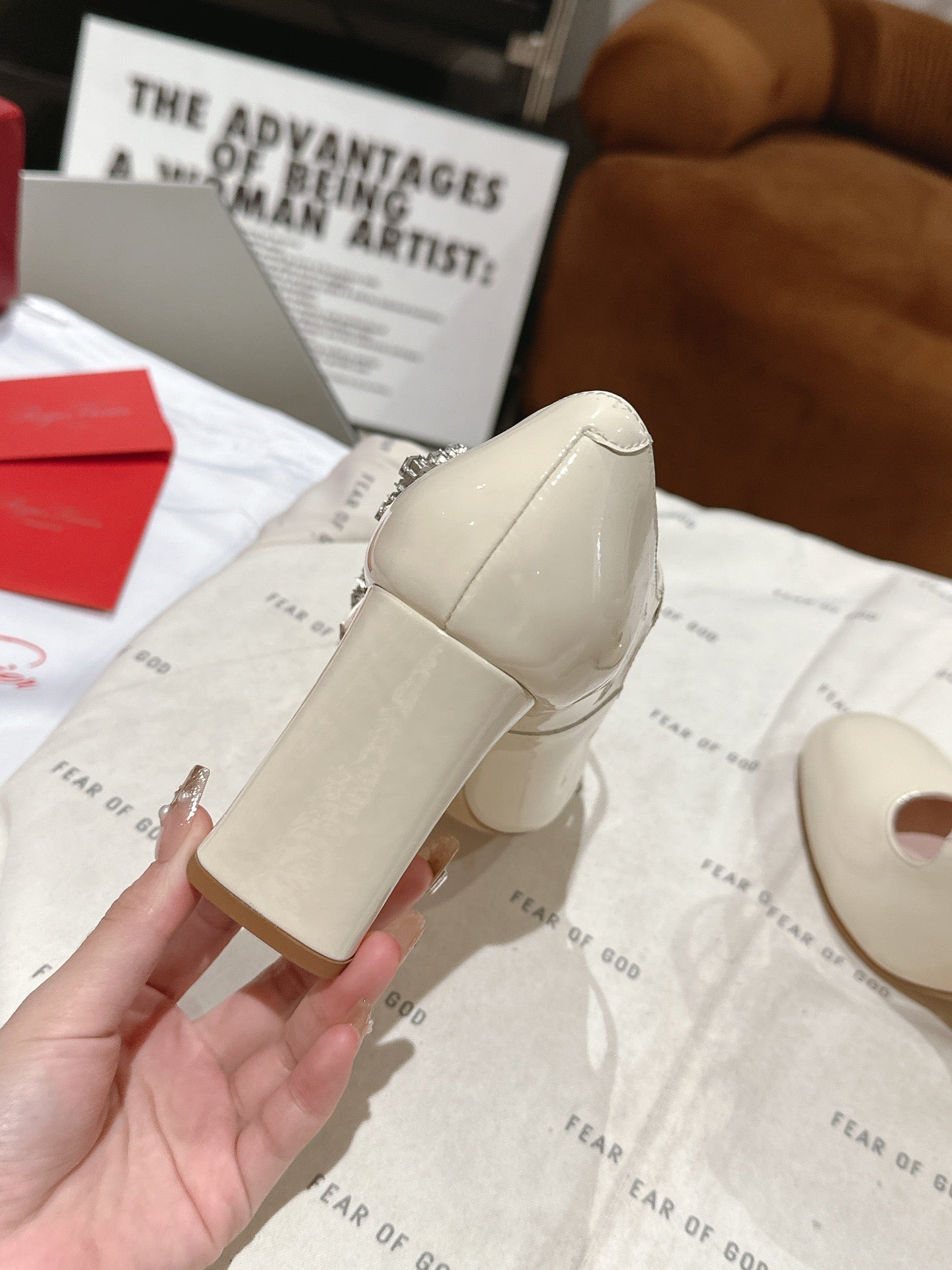 TRÈS VIVIER MARY JANE DOUBLE-STRAP PUMPS IN OFF WHITE PATENT CALFSKIN - 35