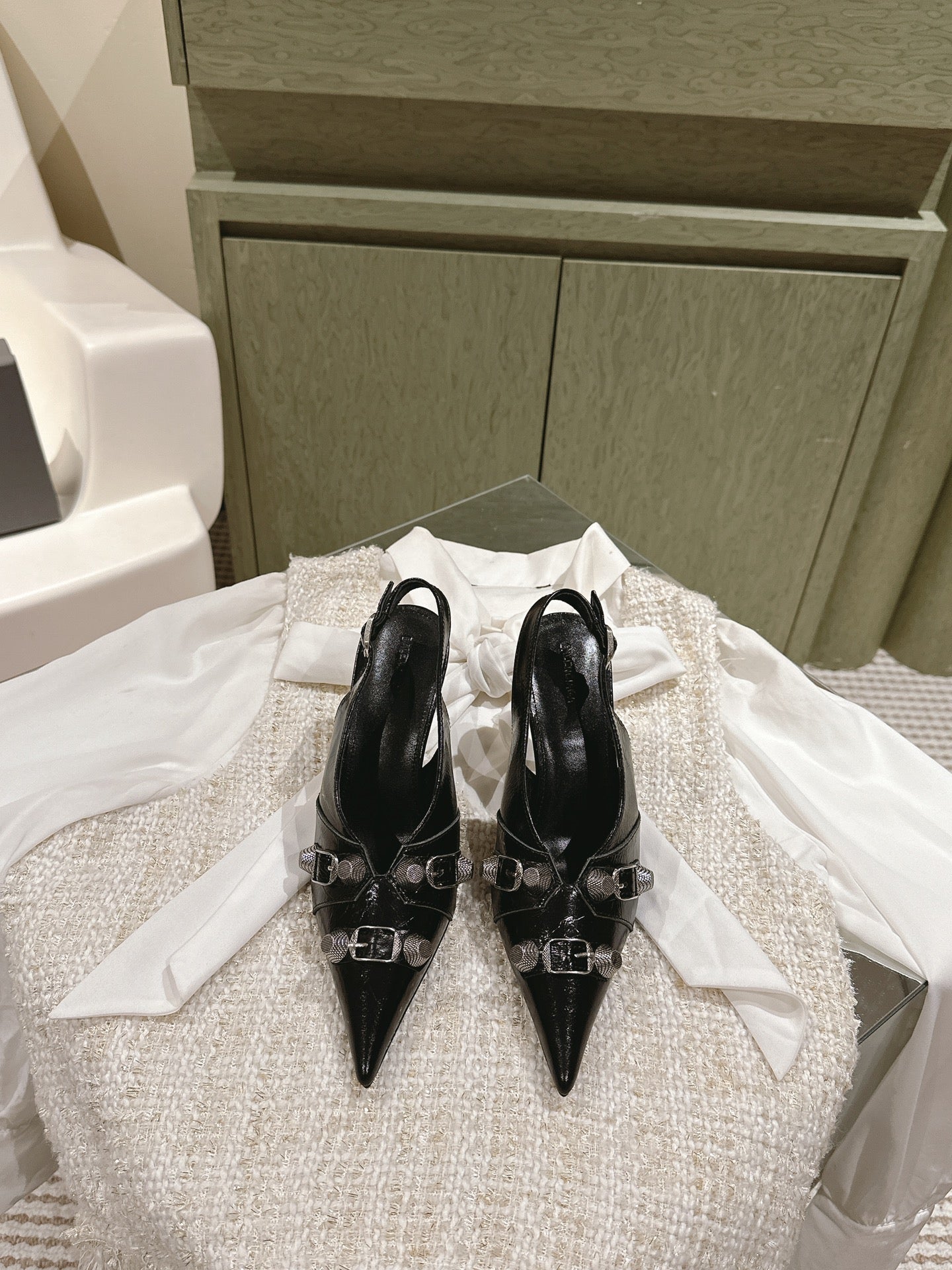 CAGOLE HIGH SLINGBACK IN BLACK GLOSSY CALFSKIN - 34