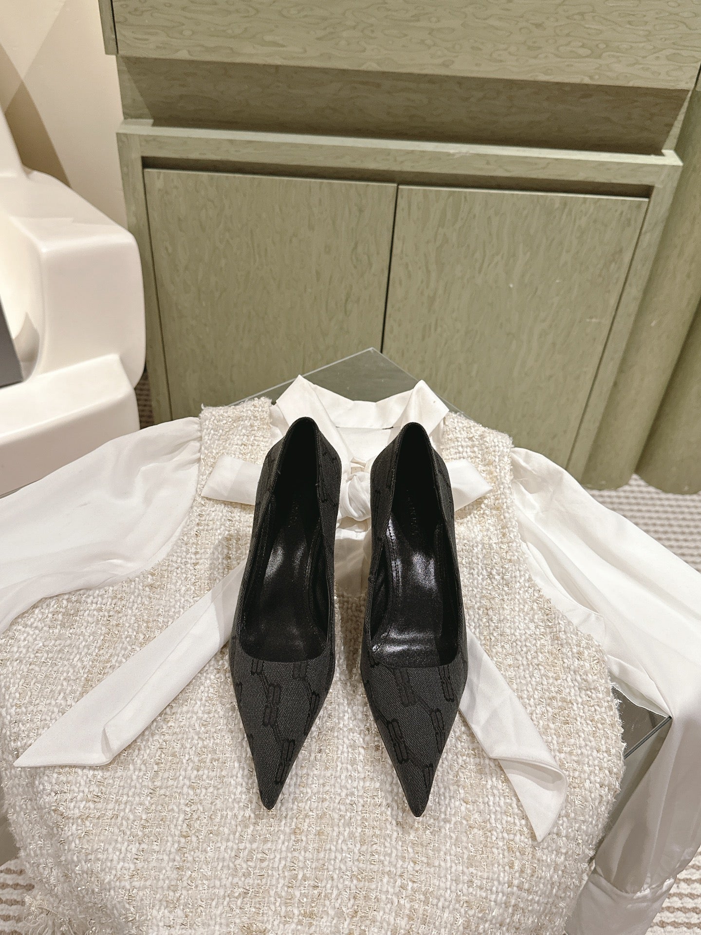 POINTED HIGH PUMPS IN BLACK MONOGRAM JACQUARD FABRIC - 34