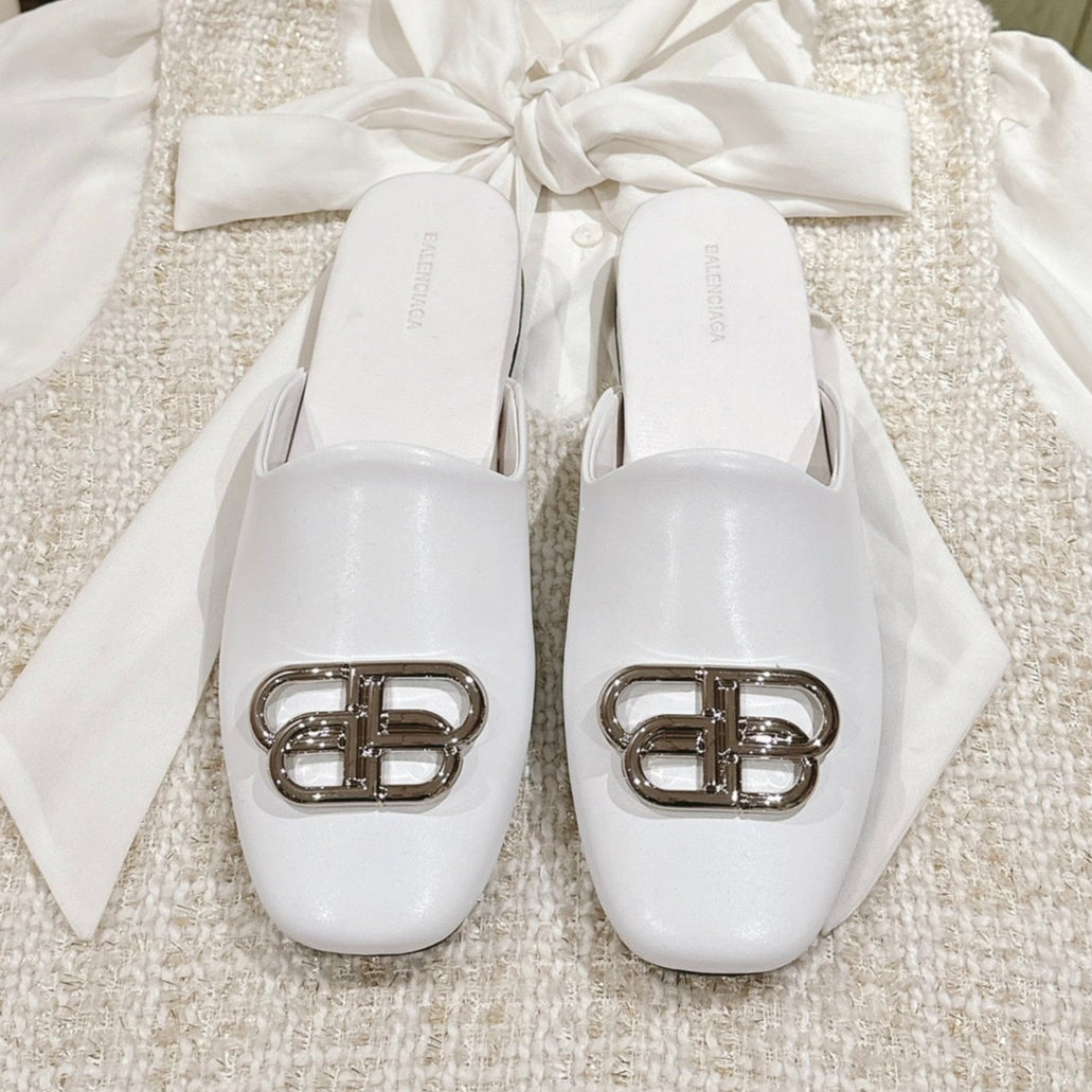 FLAT MULES IN WHITE SMOOTH CALFSKIN SILVER BUCKLE - 34