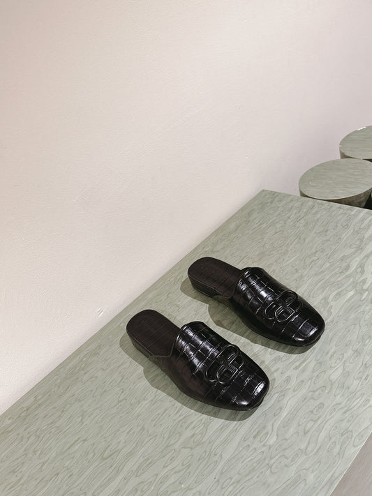 FLAT MULES IN BLACK CROCODILE EMBOSSED GLOSSY CALFSKIN - 34