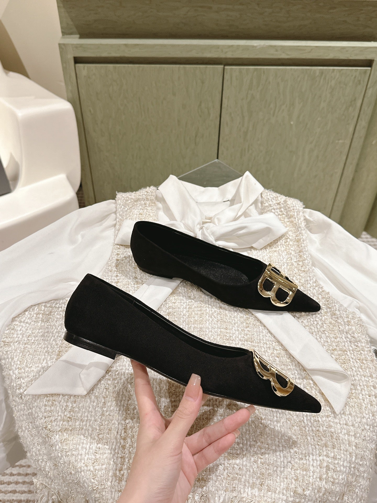 POINTED BB GOLD BUCKLE BALLET FLAT IN BLACK SUEDE - 34