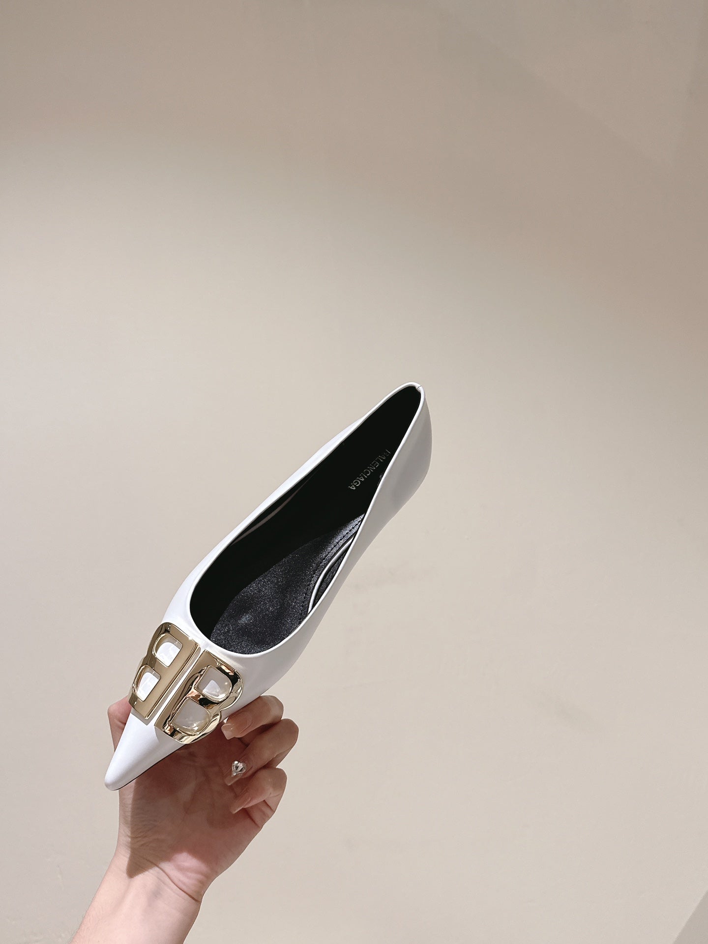 POINTED BB GOLD BUCKLE BALLET FLAT IN WHITE SHINY LAMBSKIN - 34