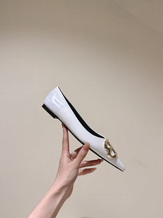 POINTED BB GOLD BUCKLE BALLET FLAT IN WHITE SHINY LAMBSKIN - 34