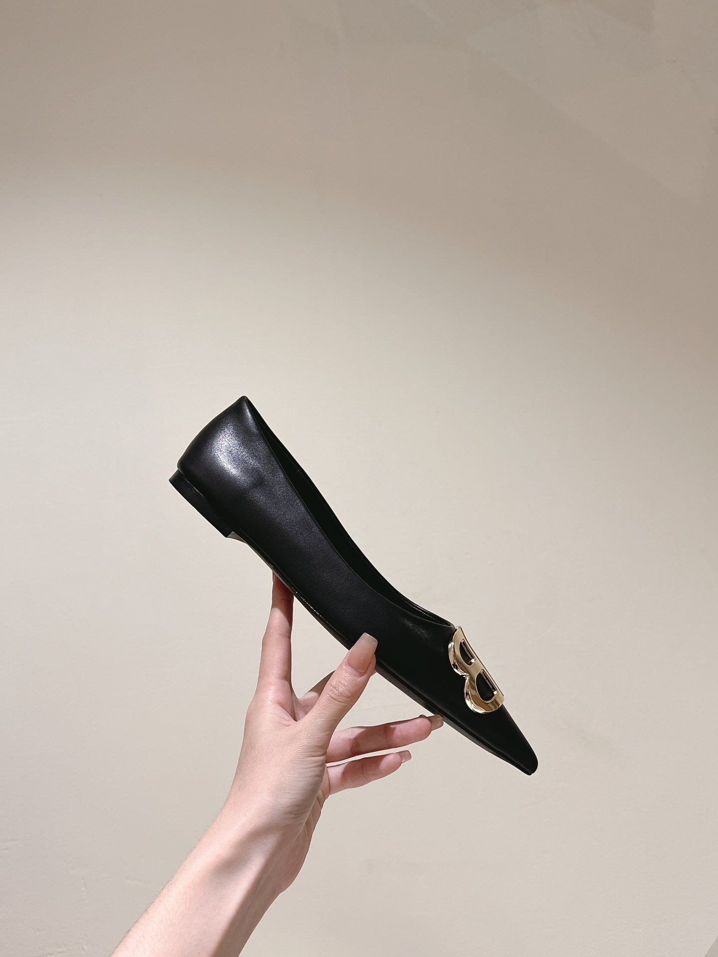POINTED BB GOLD BUCKLE BALLET FLAT IN BLACK SMOOTH LAMBSKIN - 34