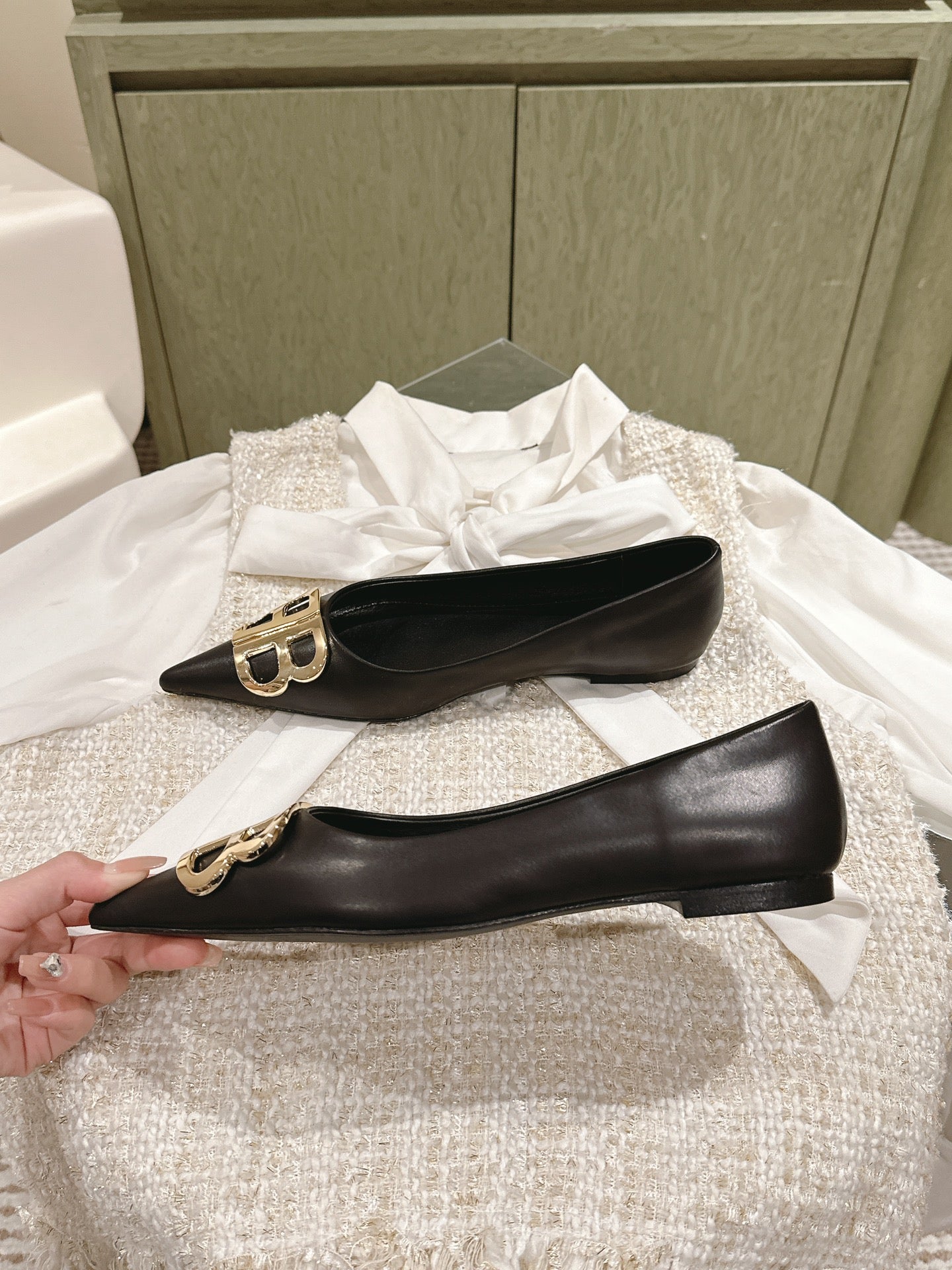 POINTED BB GOLD BUCKLE BALLET FLAT IN BLACK SMOOTH LAMBSKIN - 34
