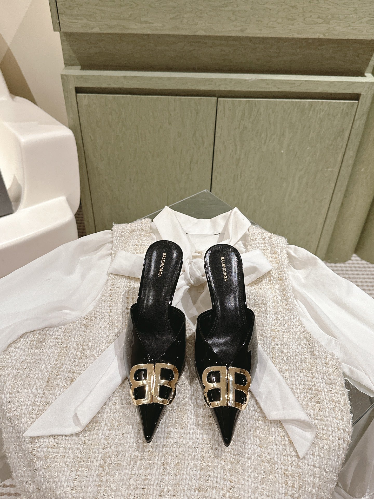POINTED BB GOLD BUCKLE HIGH MULES IN BLACK PATENT CALFSKIN - 34