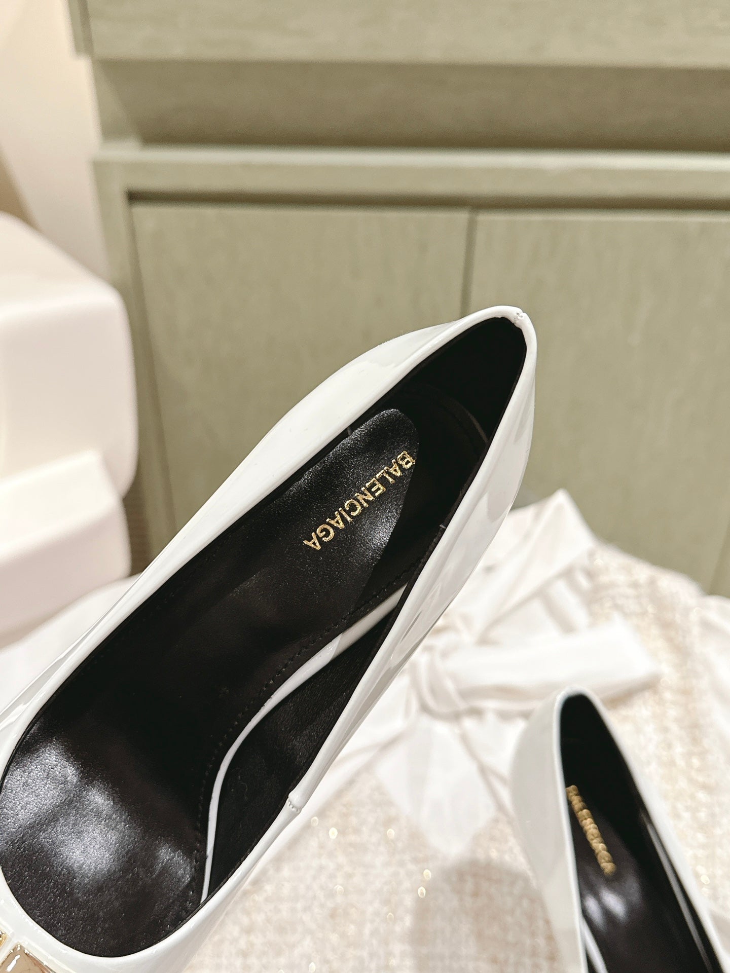 POINTED BB GOLD BUCKLE HIGH PUMPS 85MM IN WHITE PATENT CALFSKIN - 34