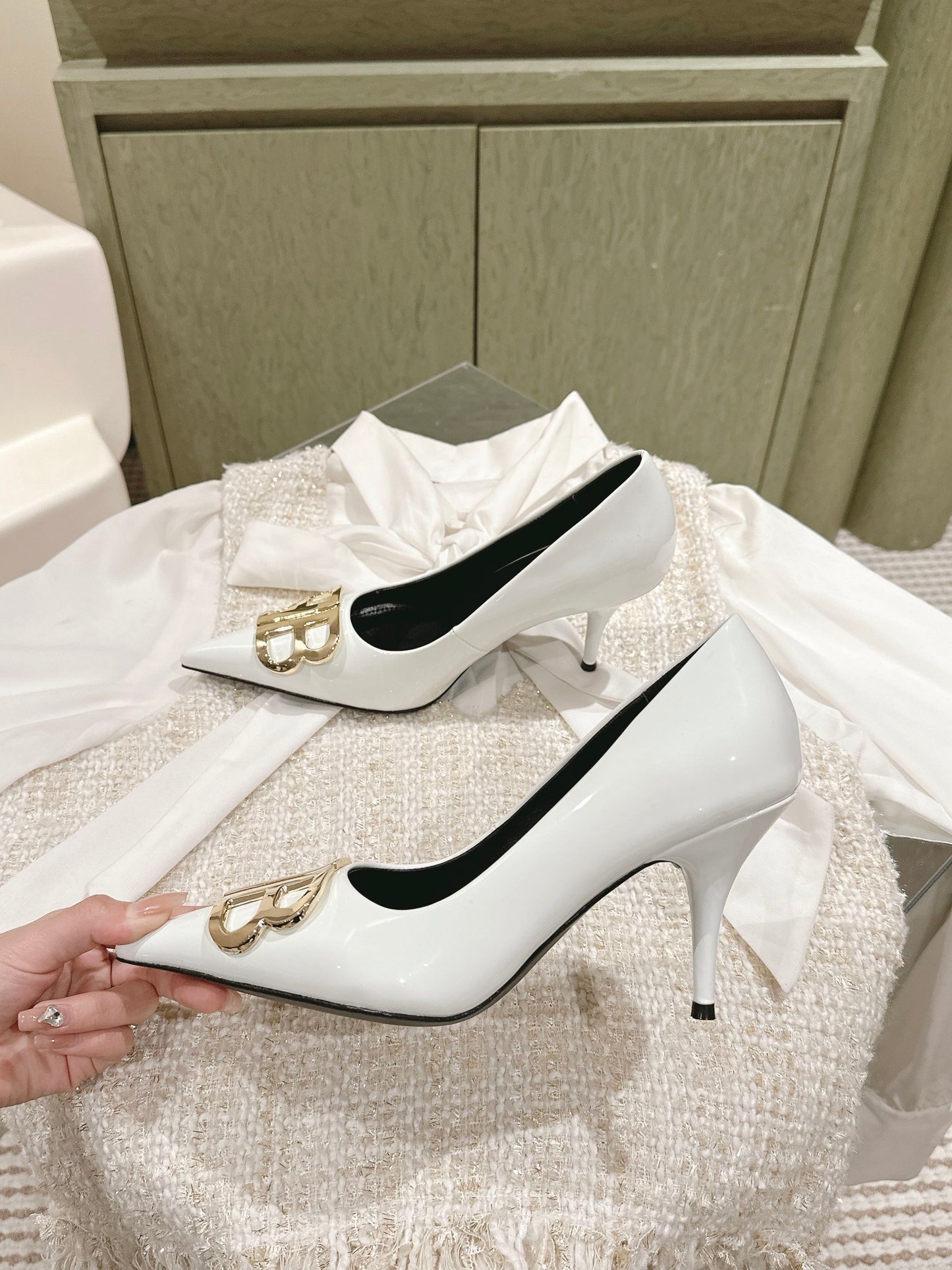 POINTED BB GOLD BUCKLE HIGH PUMPS 85MM IN WHITE PATENT CALFSKIN - 34