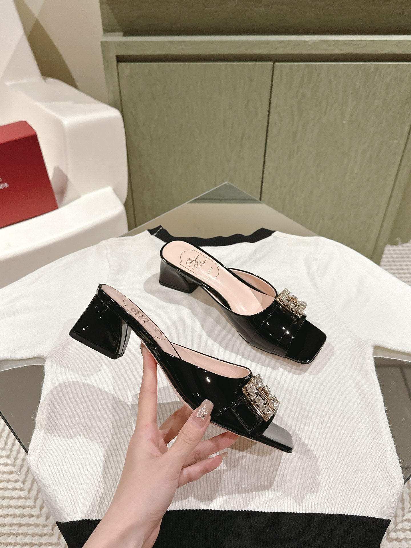 CRYSTAL HEEL MULE IN BLACK PATENT CALFSKIN WITH EMBELLISHED BUCKLE - 35