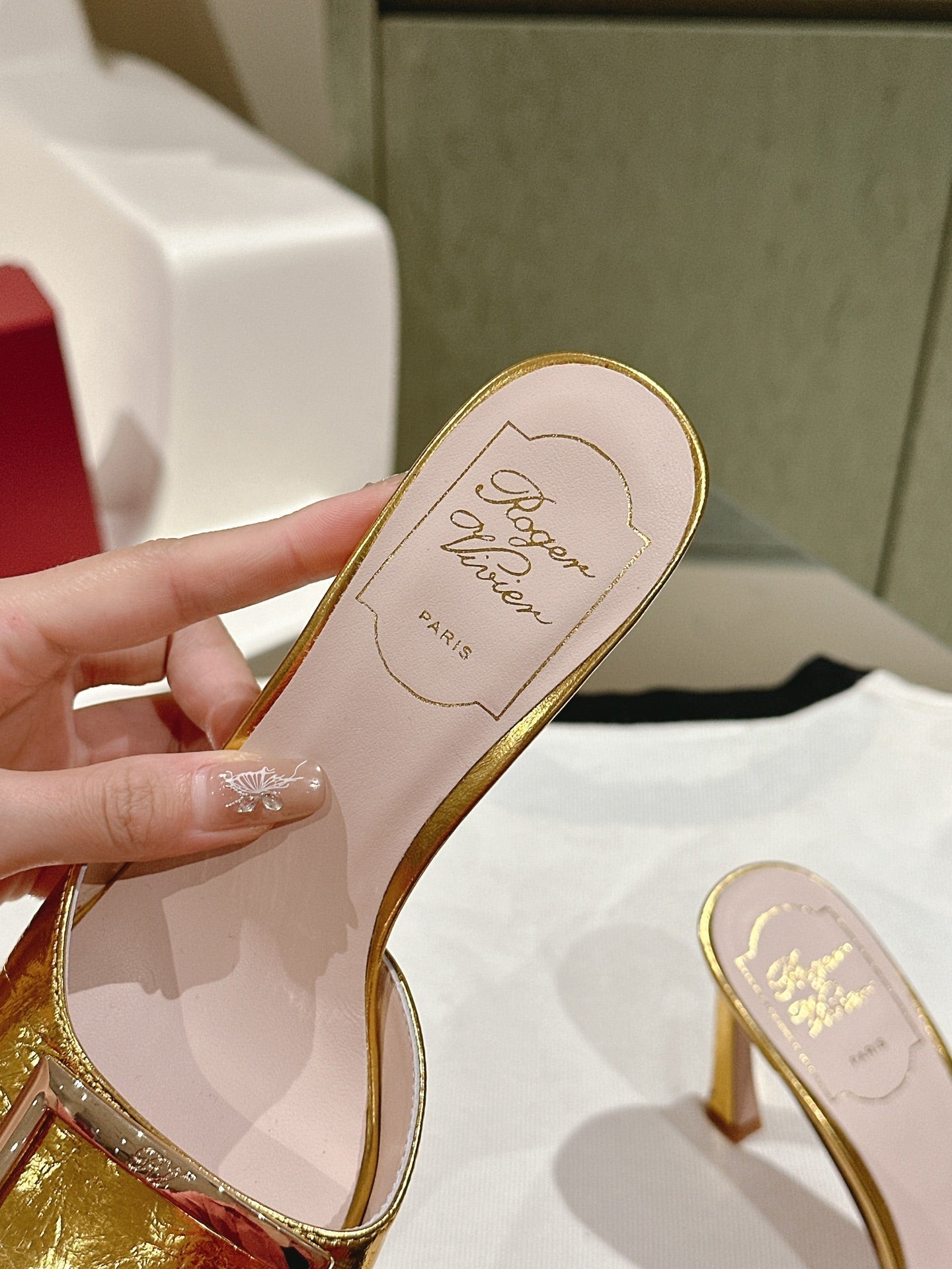 TRUMPET METALLIC MULES IN GOLD PATENT CALFSKIN - 34
